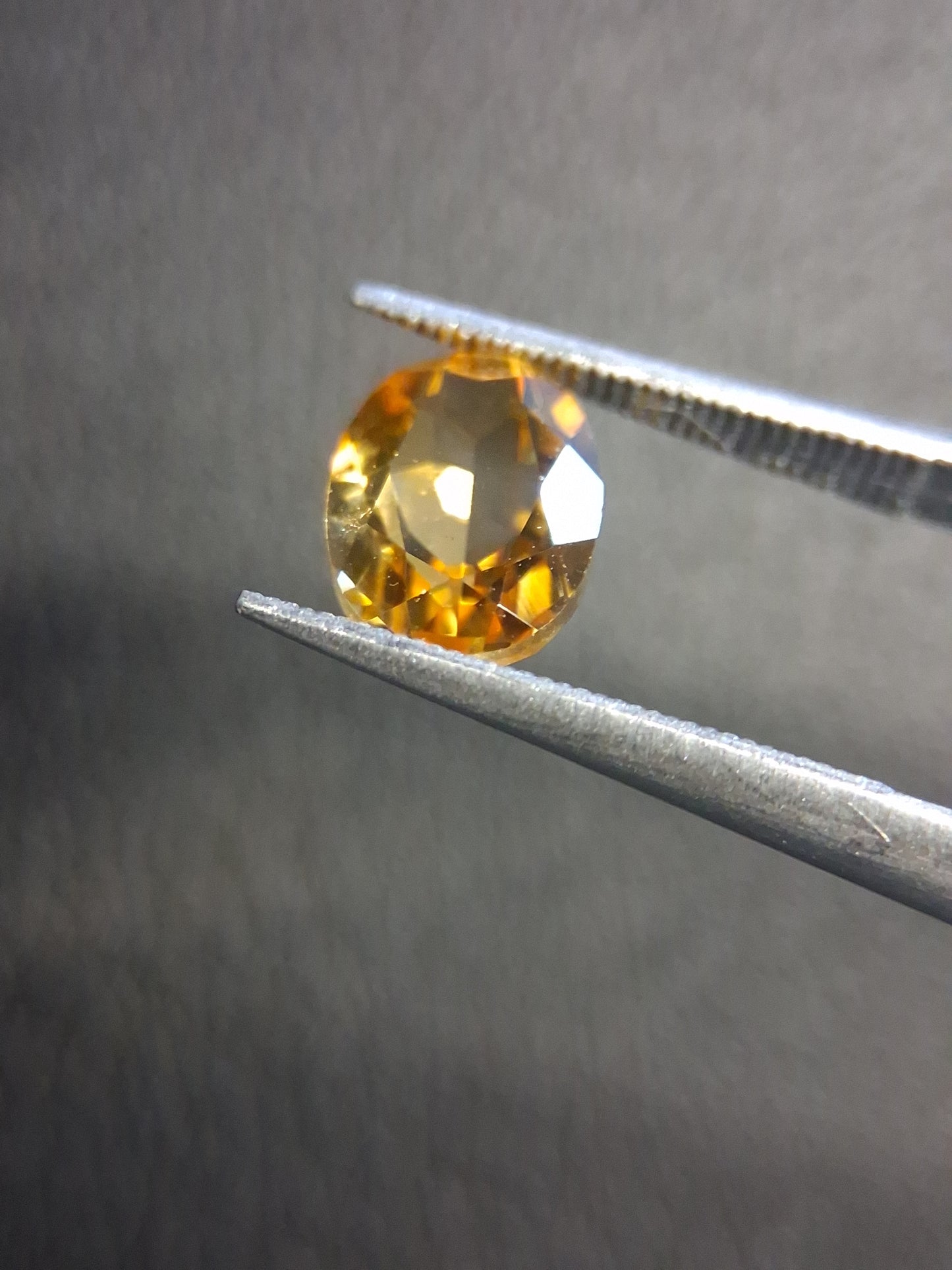 Natural Citrine Gemstone – Faceted Oval Cut 6x8 mm Yellow | Loose Citrine Stone 1.300 ct - Natural Gems Belgium