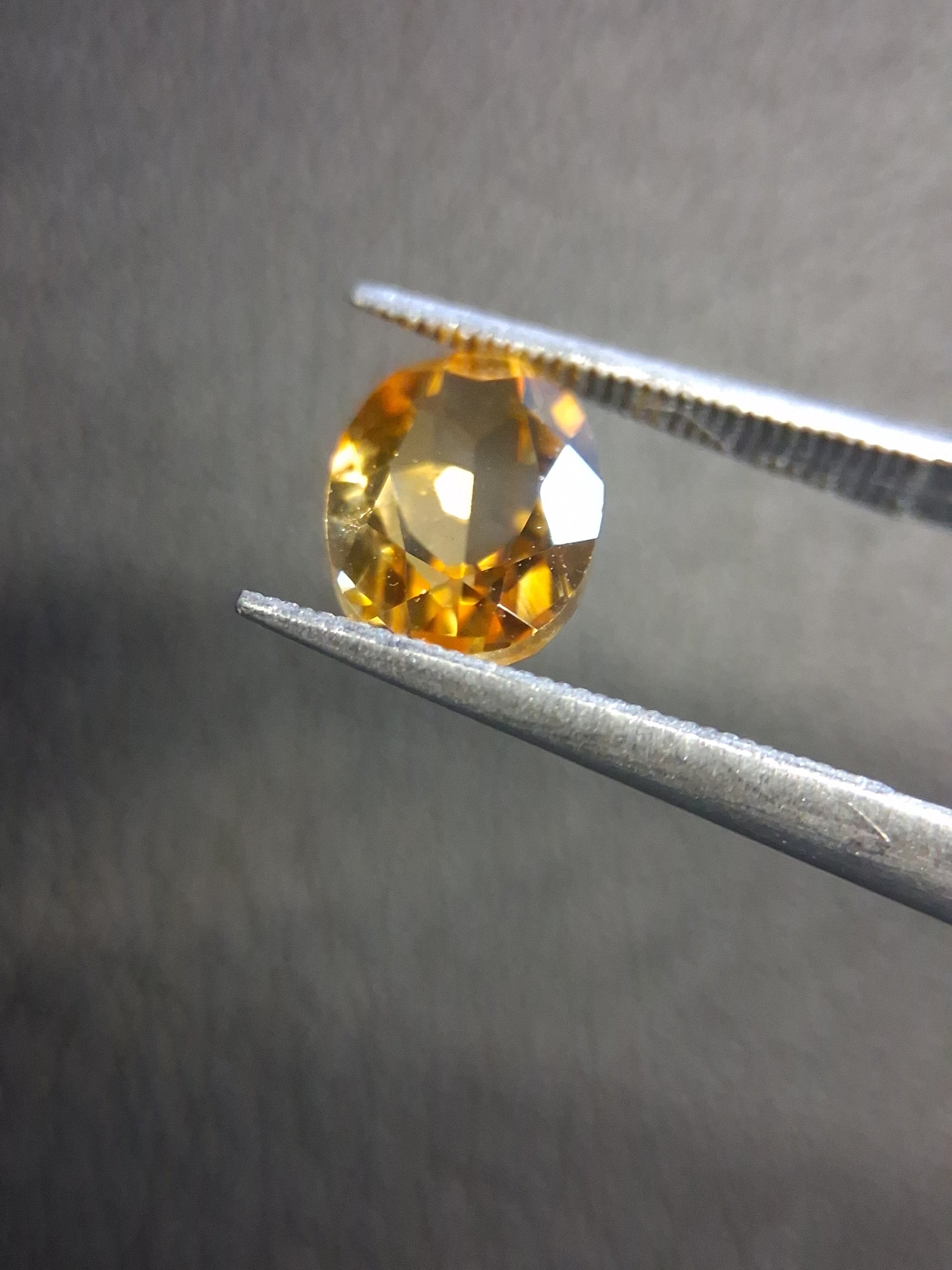 Natural Citrine Gemstone – Faceted Oval Cut 6x8 mm Yellow | Loose Citrine Stone 1.300 ct - Natural Gems Belgium