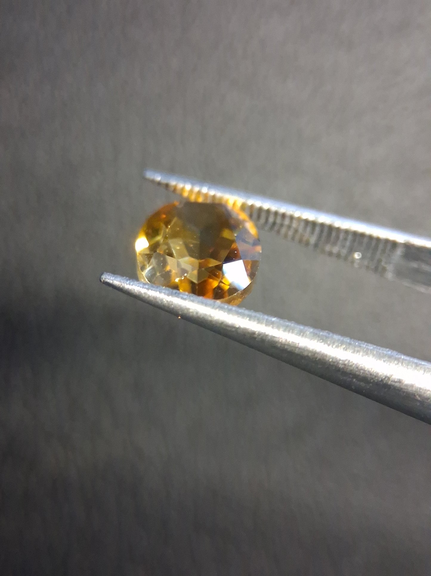 Natural Citrine Gemstone – Faceted Oval Cut 6x8 mm Yellow | Loose Citrine Stone 1.300 ct - Natural Gems Belgium