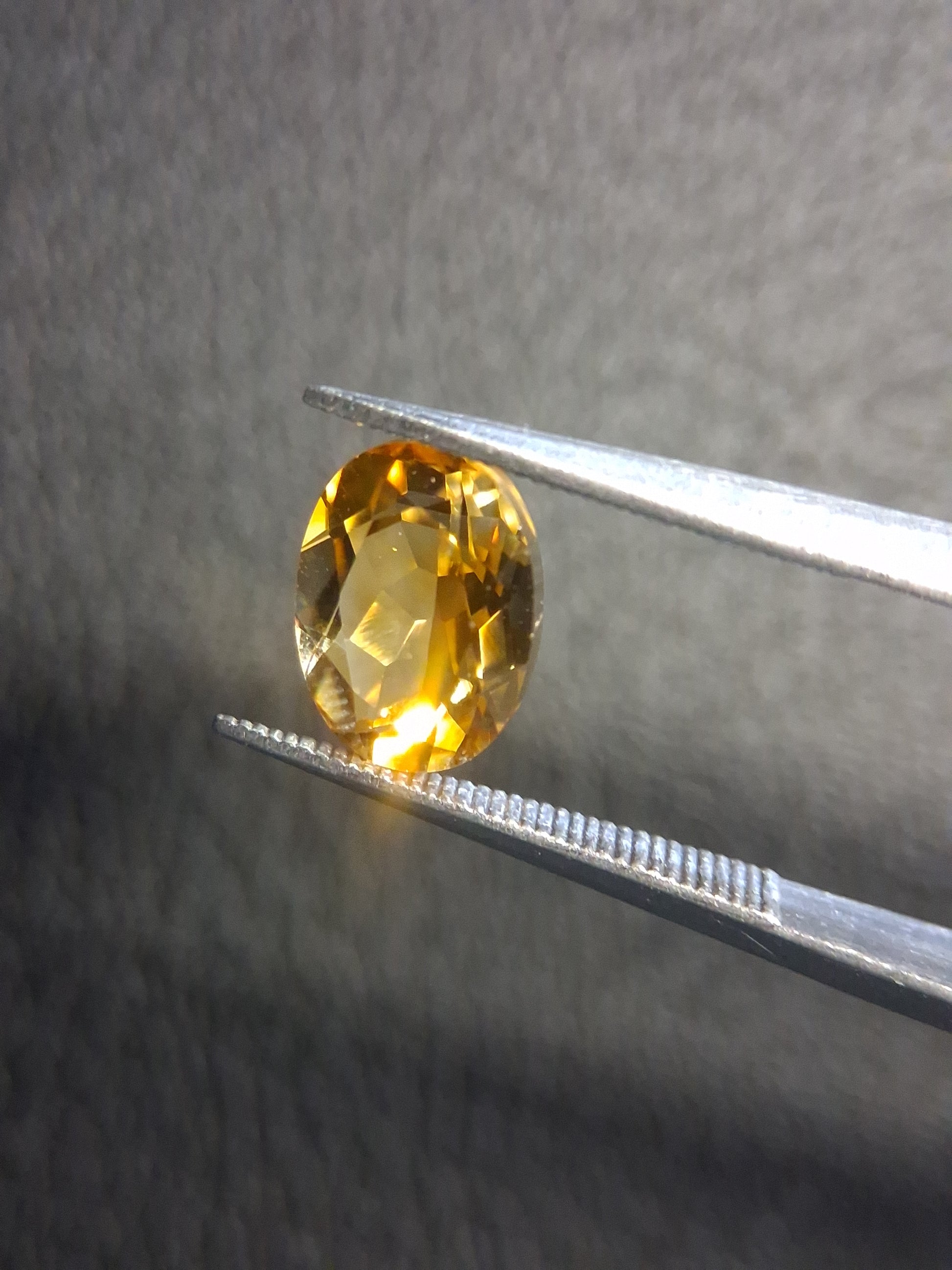 Natural Citrine Gemstone – Faceted Oval Cut 6x8 mm Yellow | Loose Citrine Stone 1.300 ct - Natural Gems Belgium