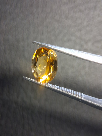 Natural Citrine Gemstone – Faceted Oval Cut 6x8 mm Yellow | Loose Citrine Stone 1.300 ct - Natural Gems Belgium