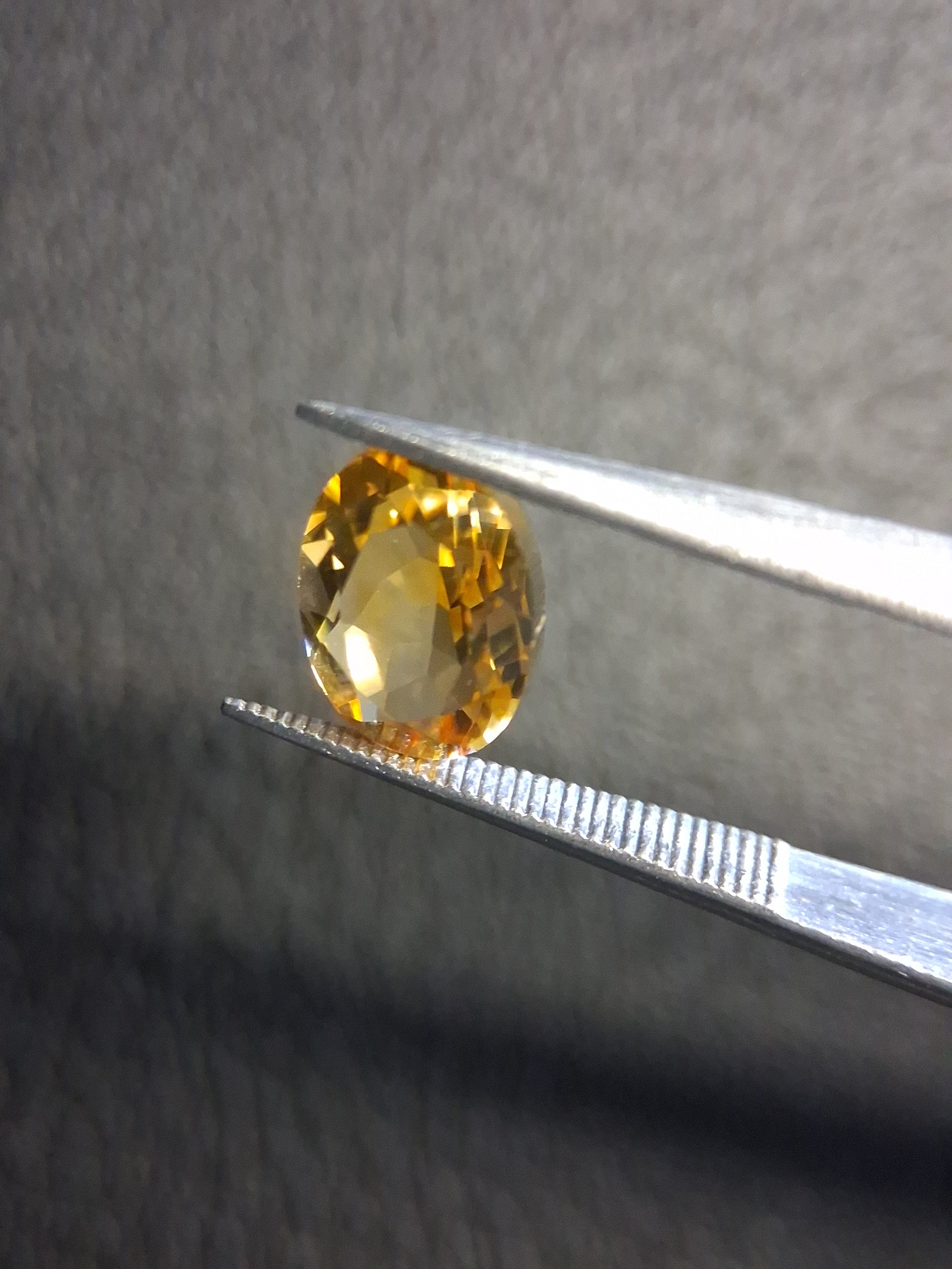 Natural Citrine Gemstone – Faceted Oval Cut 6x8 mm Yellow | Loose Citrine Stone 1.300 ct - Natural Gems Belgium