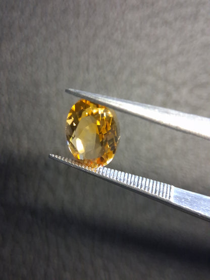 Natural Citrine Gemstone – Faceted Oval Cut 6x8 mm Yellow | Loose Citrine Stone 1.300 ct - Natural Gems Belgium