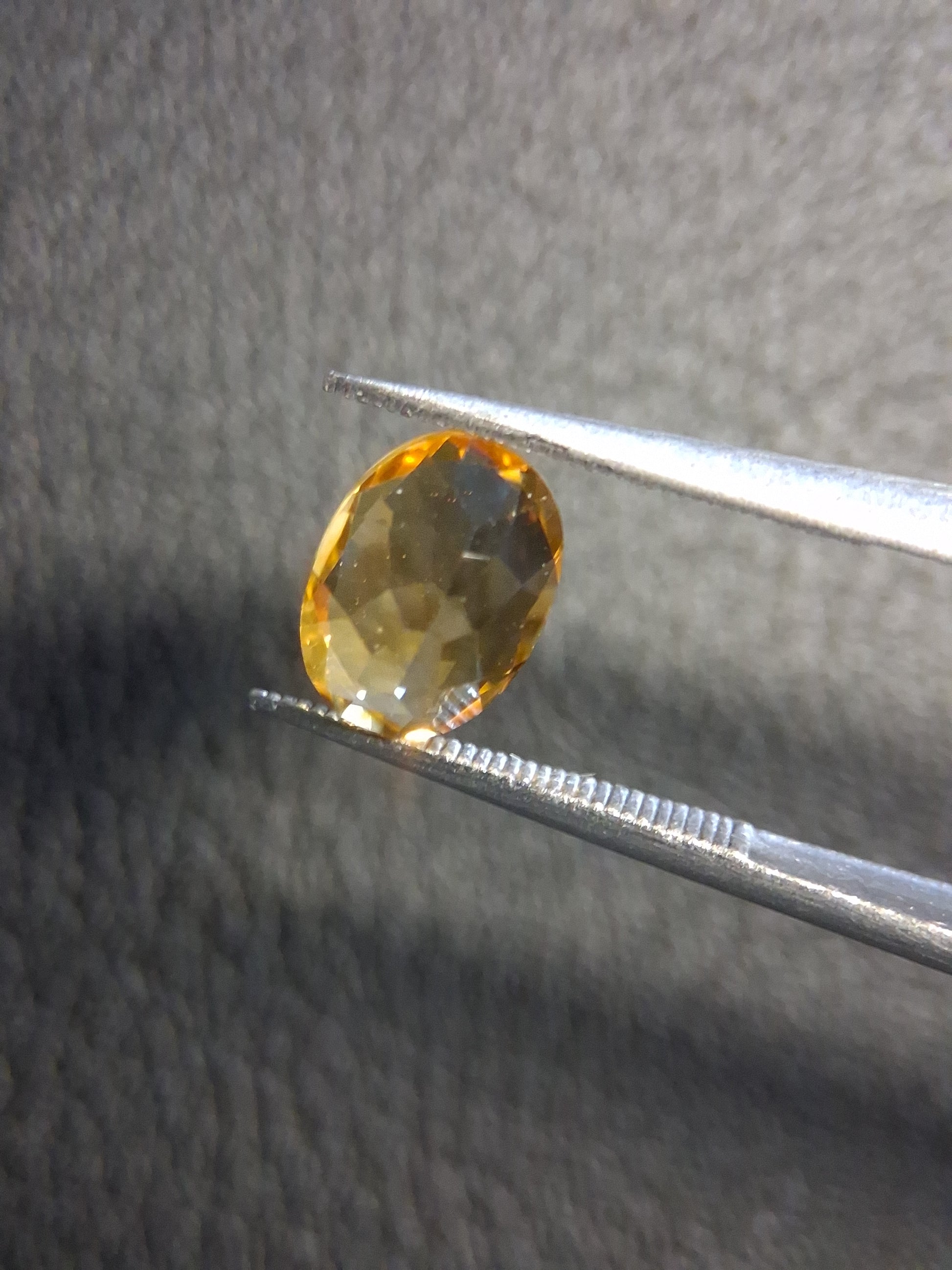 Natural Citrine Gemstone – Faceted Oval Cut 6x8 mm Yellow | Loose Citrine Stone 1.300 ct - Natural Gems Belgium
