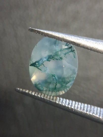 Natural Moss Agate 6x8 mm Oval Faceted – 1.165 ct dentritic Agate Gemstone - Natural Gems Belgium