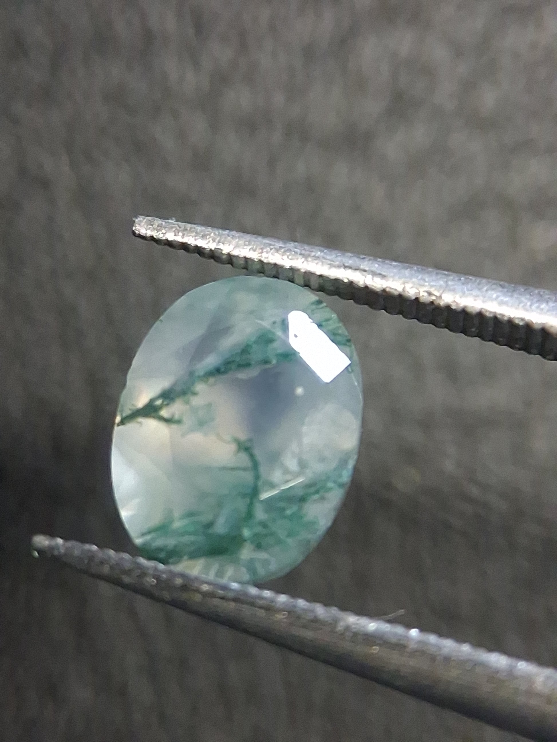 Natural Moss Agate 6x8 mm Oval Faceted – 1.165 ct dentritic Agate Gemstone - Natural Gems Belgium