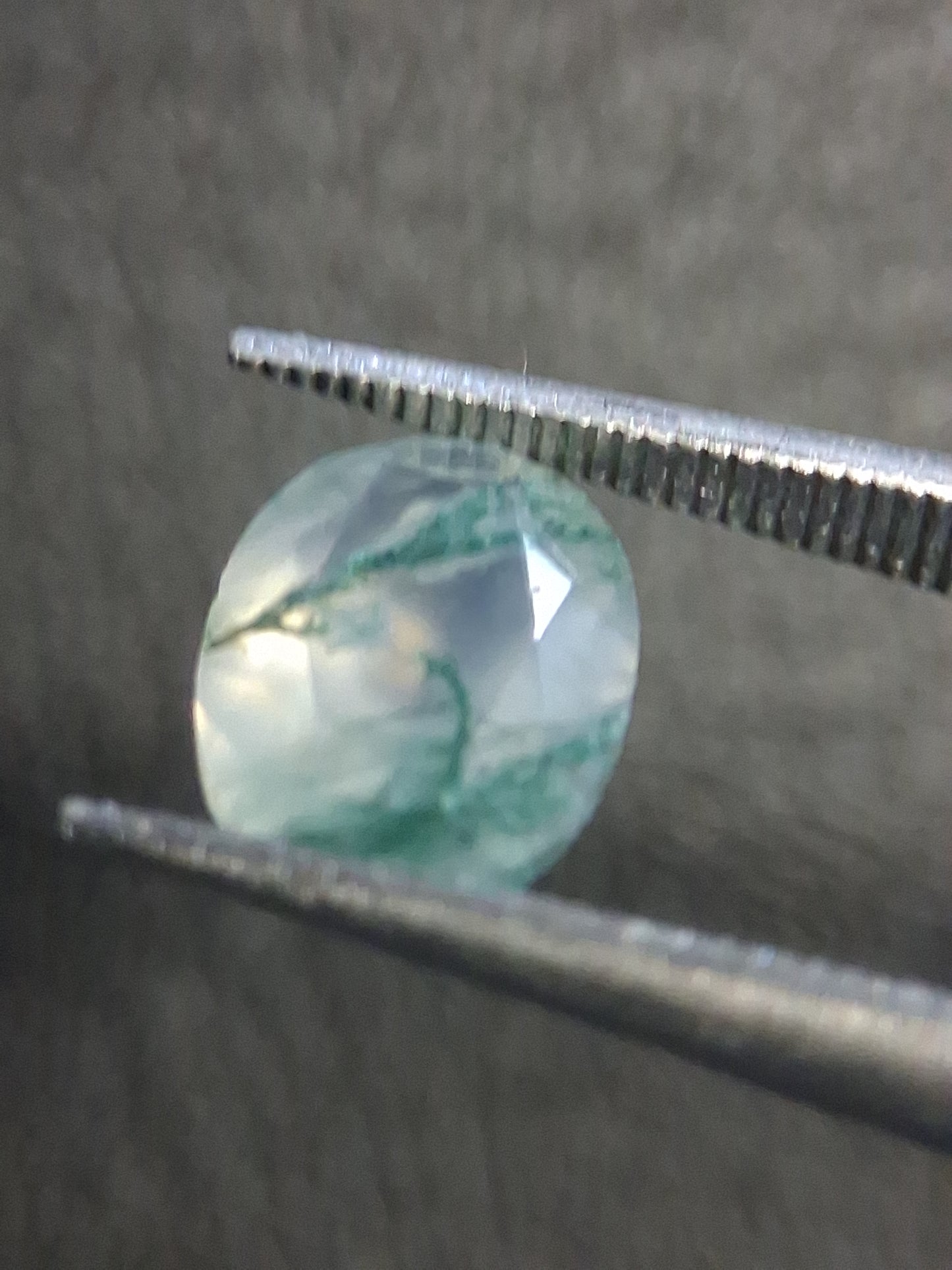 Natural Moss Agate 6x8 mm Oval Faceted – 1.165 ct dentritic Agate Gemstone - Natural Gems Belgium