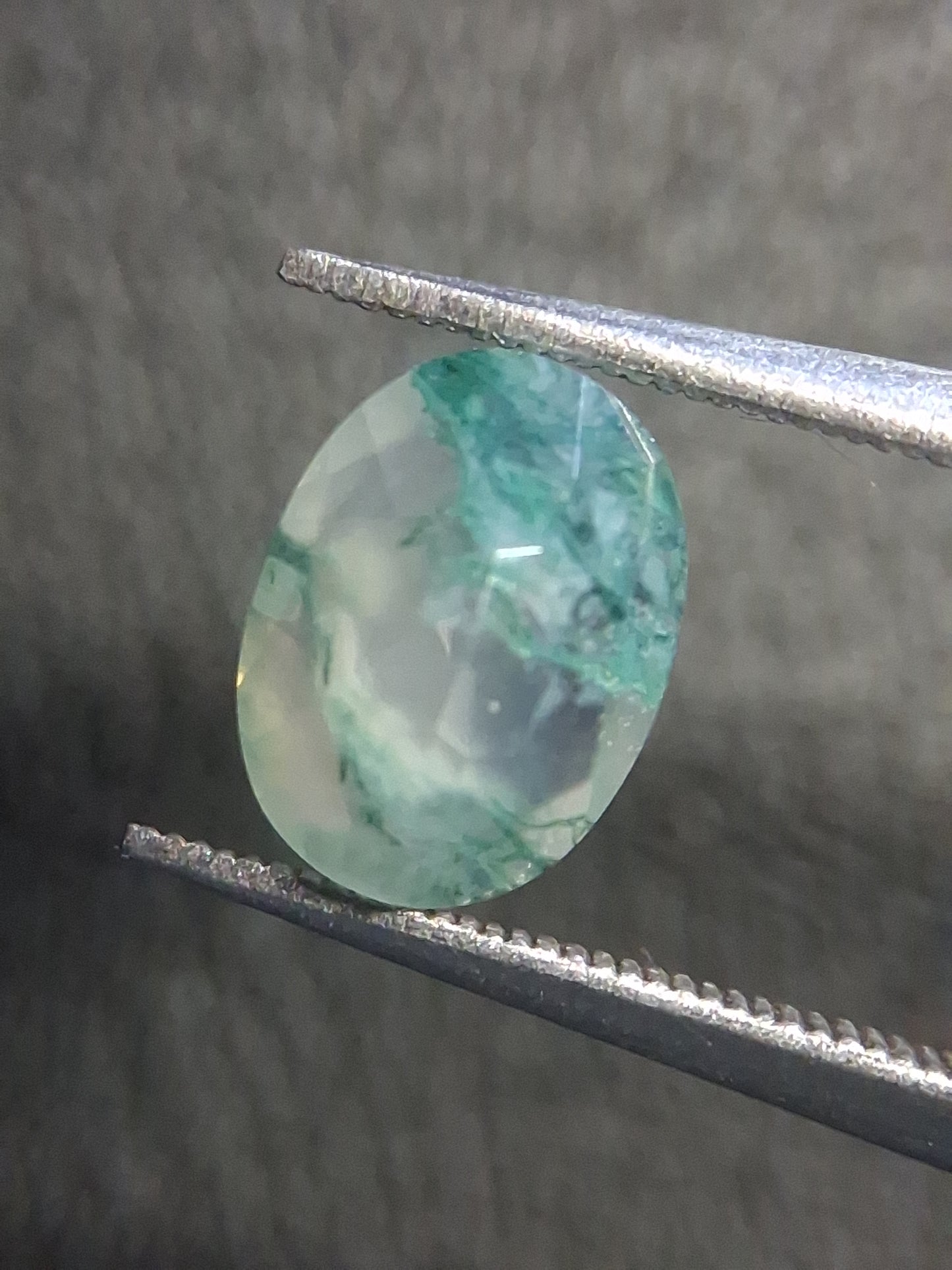 Natural Moss Agate 6x8 mm Oval Faceted – 1.165 ct dentritic Agate Gemstone - Natural Gems Belgium