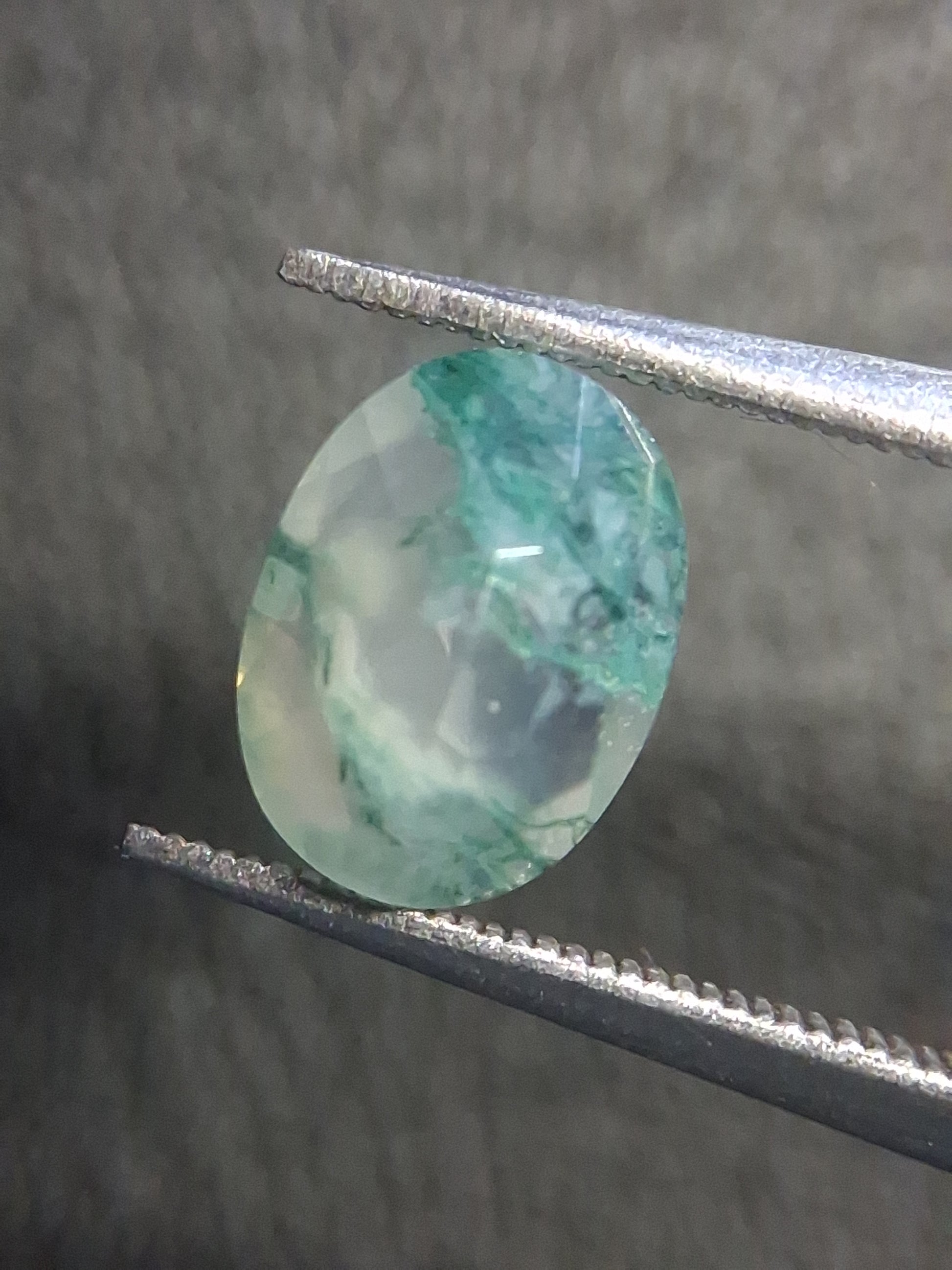 Natural Moss Agate 6x8 mm Oval Faceted – 1.165 ct dentritic Agate Gemstone - Natural Gems Belgium