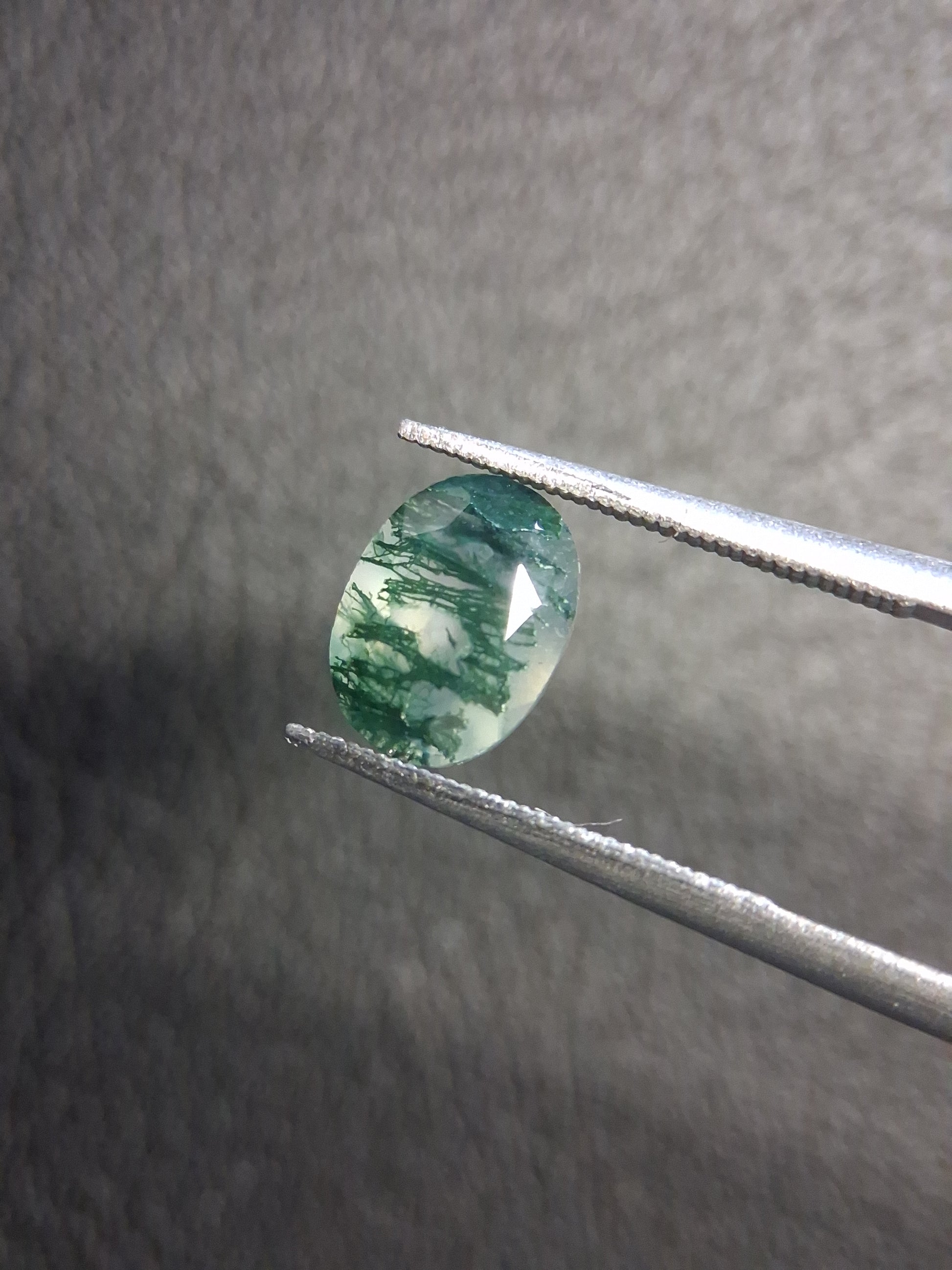 Natural Moss Agate 6x8 mm Oval Faceted – 1.111 ct Dentritic Agate Gemstone - Natural Gems Belgium
