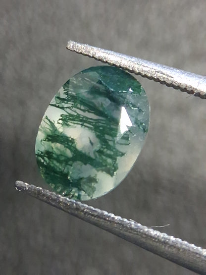 Natural Moss Agate 6x8 mm Oval Faceted – 1.111 ct Dentritic Agate Gemstone - Natural Gems Belgium