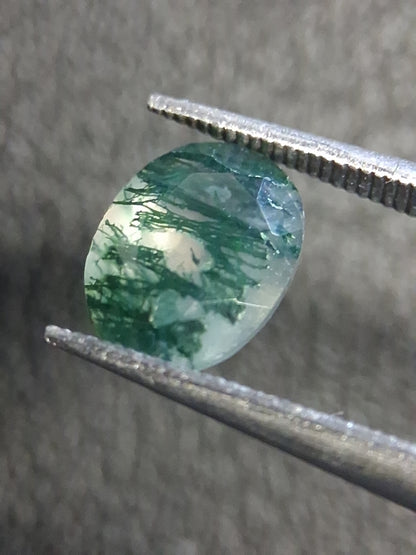 Natural Moss Agate 6x8 mm Oval Faceted – 1.111 ct Dentritic Agate Gemstone - Natural Gems Belgium