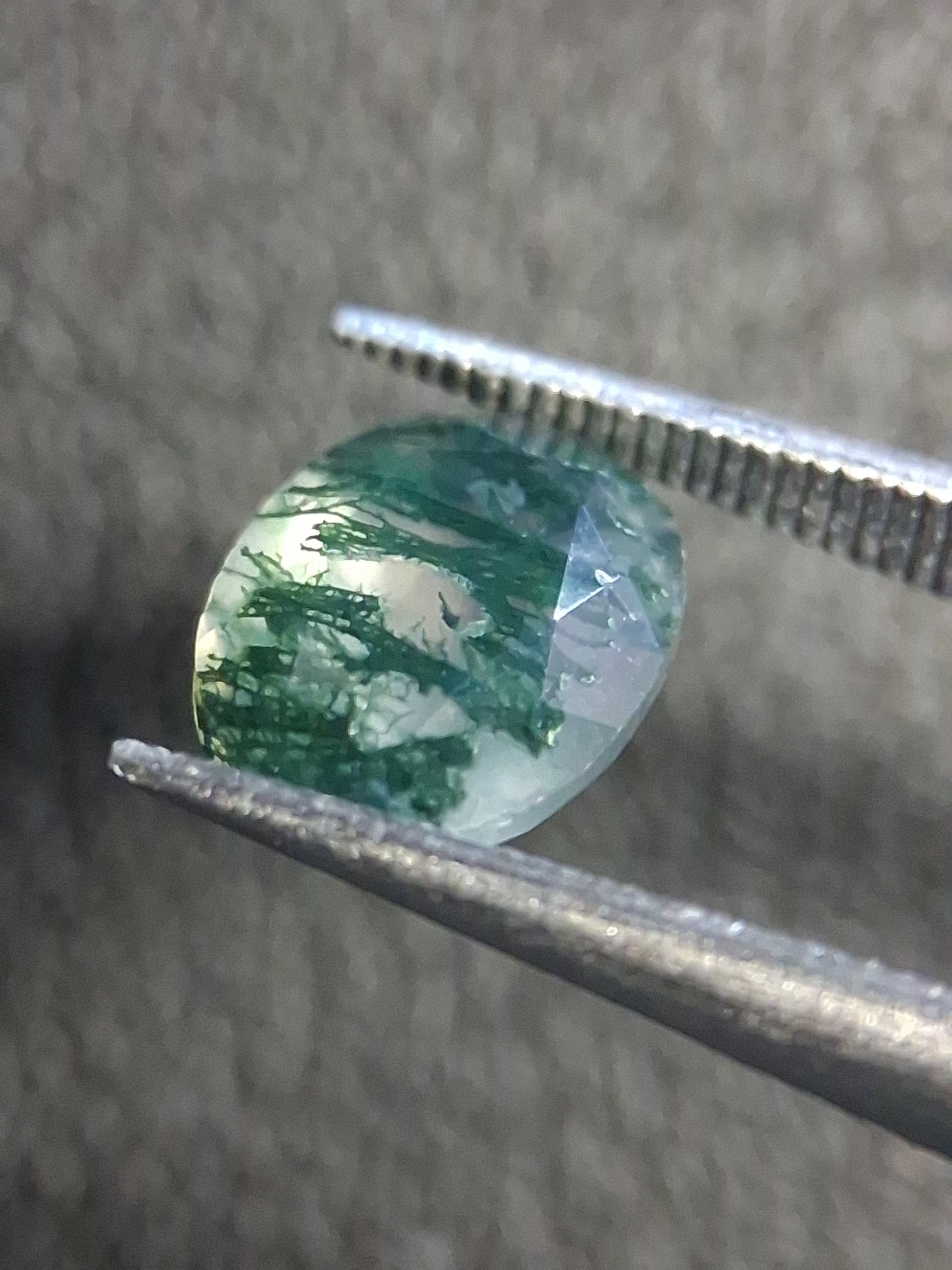 Natural Moss Agate 6x8 mm Oval Faceted – 1.111 ct Dentritic Agate Gemstone - Natural Gems Belgium