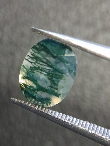 Natural Moss Agate 6x8 mm Oval Faceted – 1.111 ct Dentritic Agate Gemstone - Natural Gems Belgium