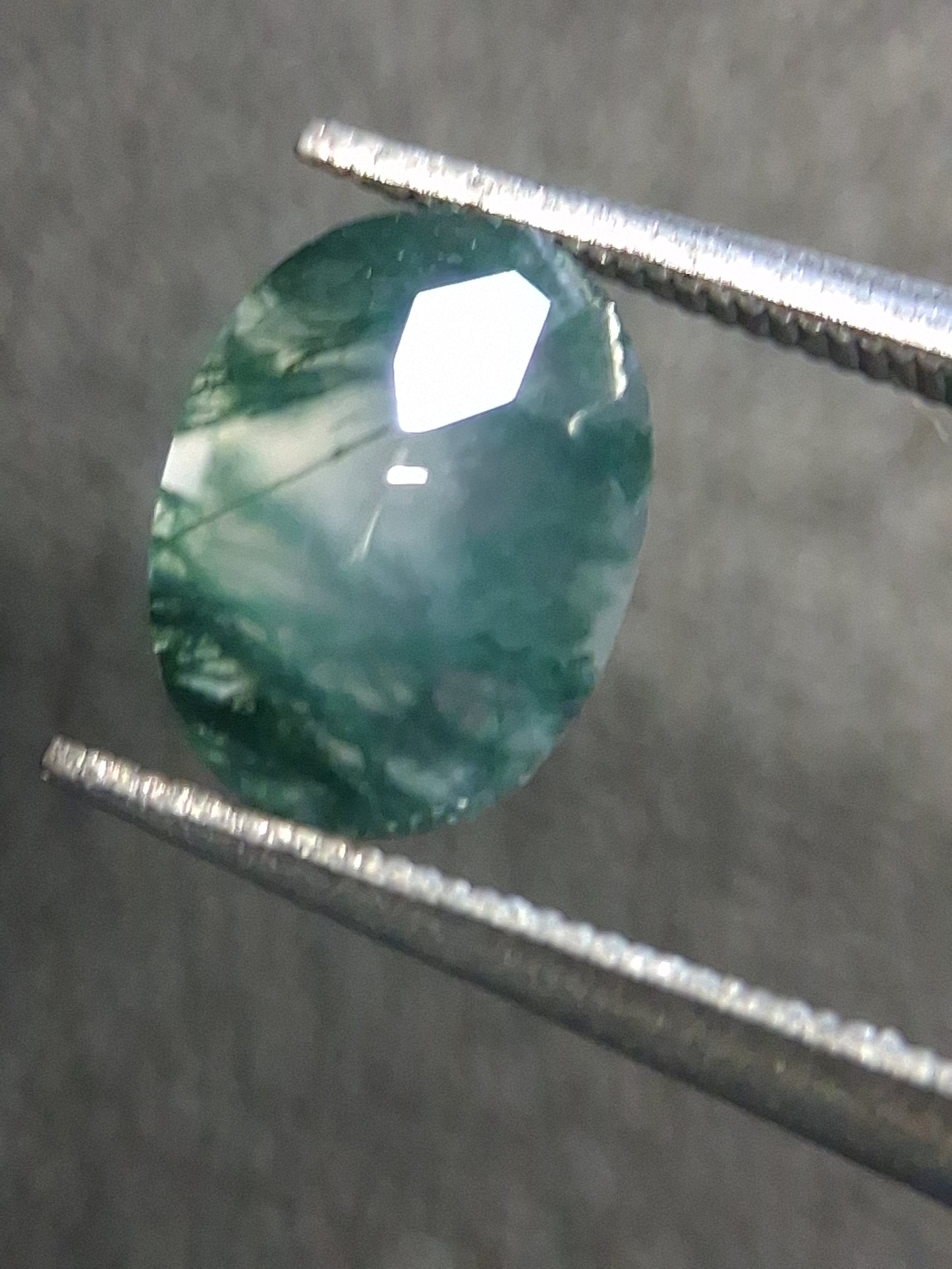 Natural Moss Agate 6x8 mm Oval Faceted – 1.111 ct Dentritic Agate Gemstone - Natural Gems Belgium