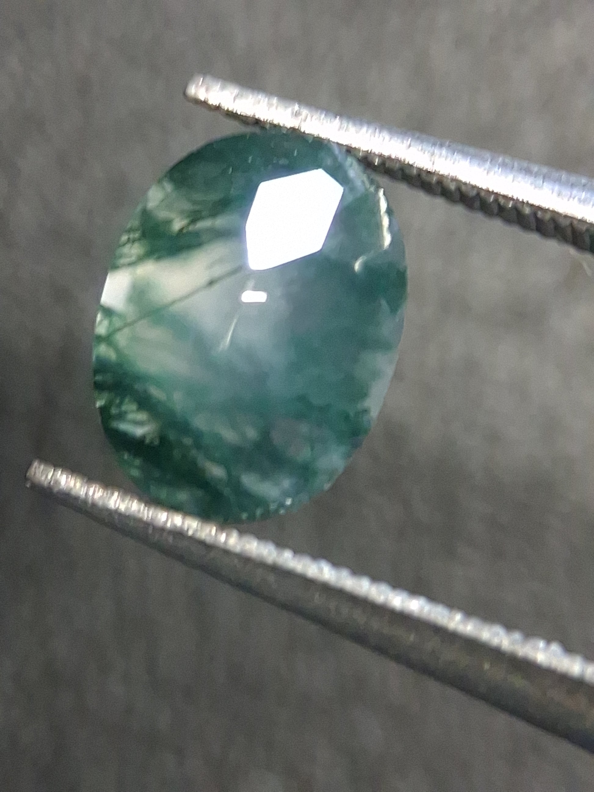Natural Moss Agate 6x8 mm Oval Faceted – 1.111 ct Dentritic Agate Gemstone - Natural Gems Belgium
