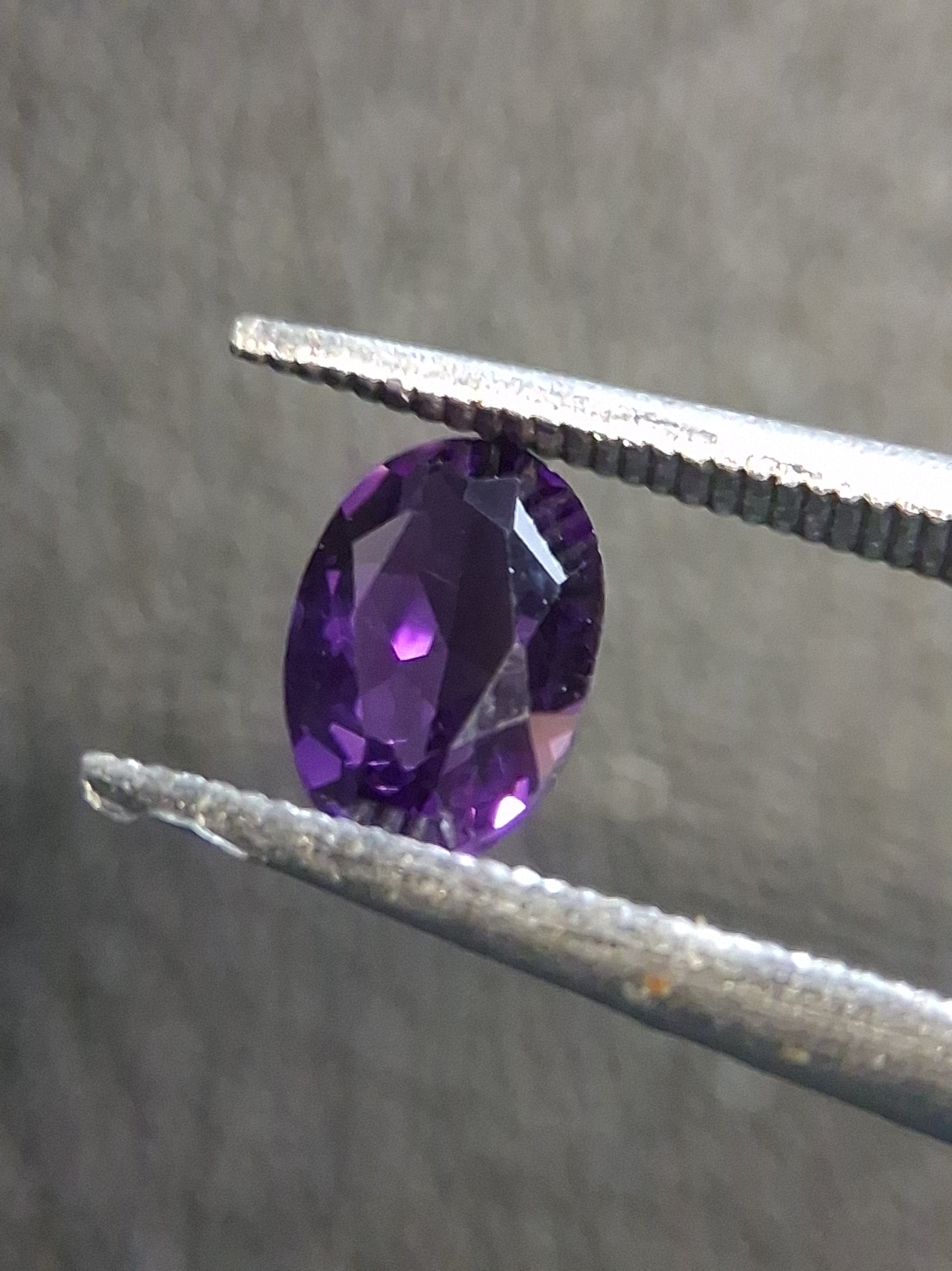 Faceted Deep Purple Amethyst Oval cut 0.420 ct – Natural Amethyst Gemstone - Natural Gems Belgium