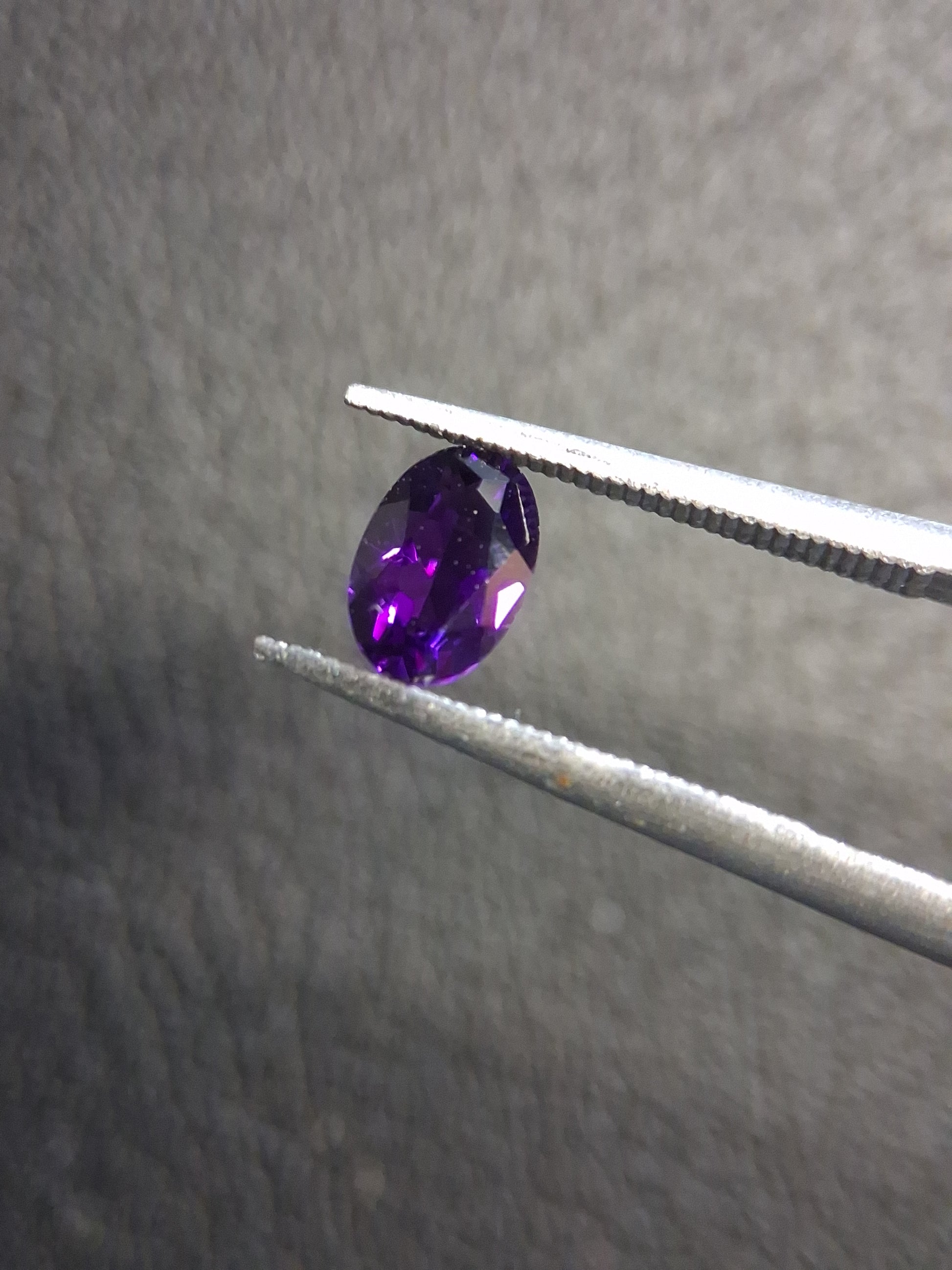 Deep Purple Amethyst Oval cut 0.381 ct – Natural Amethyst Gemstone Faceted - Natural Gems Belgium