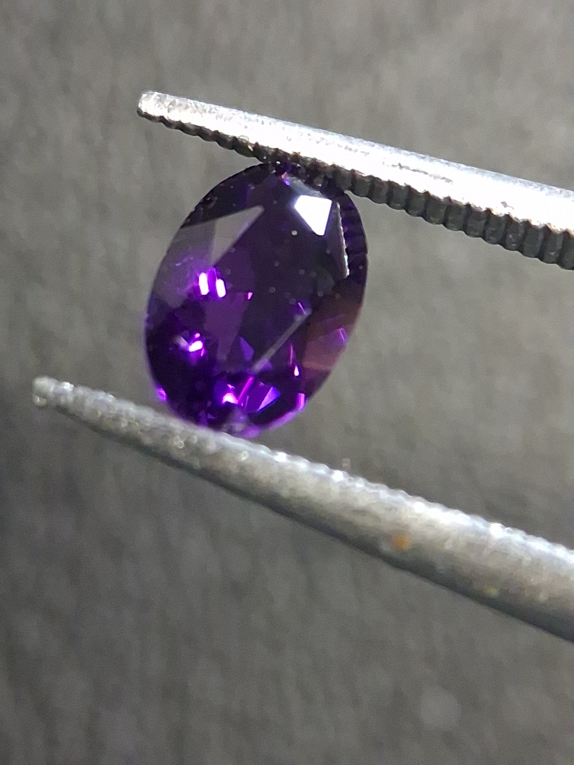 Deep Purple Amethyst Oval cut 0.381 ct – Natural Amethyst Gemstone Faceted - Natural Gems Belgium