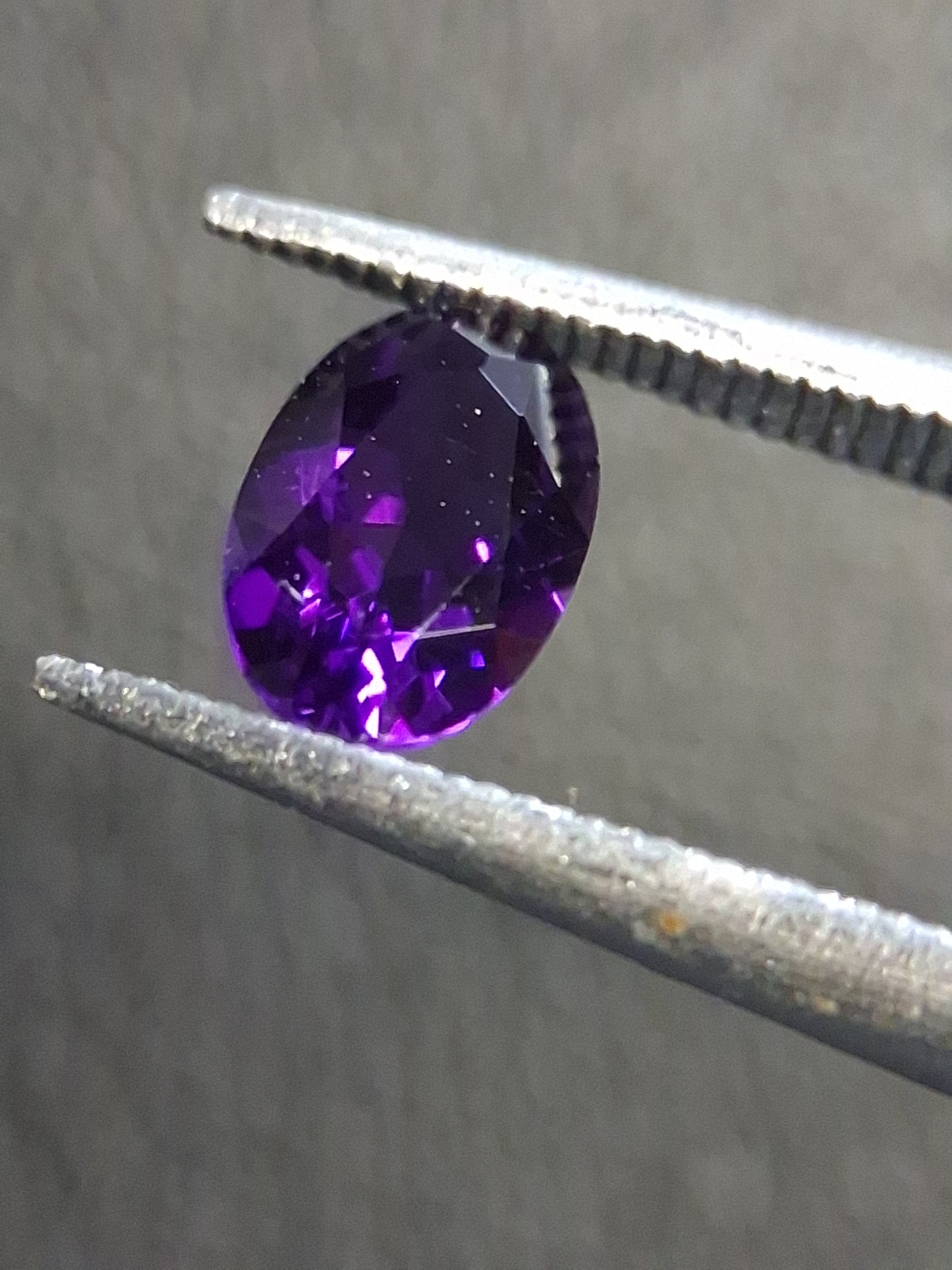 Deep Purple Amethyst Oval cut 0.381 ct – Natural Amethyst Gemstone Faceted - Natural Gems Belgium