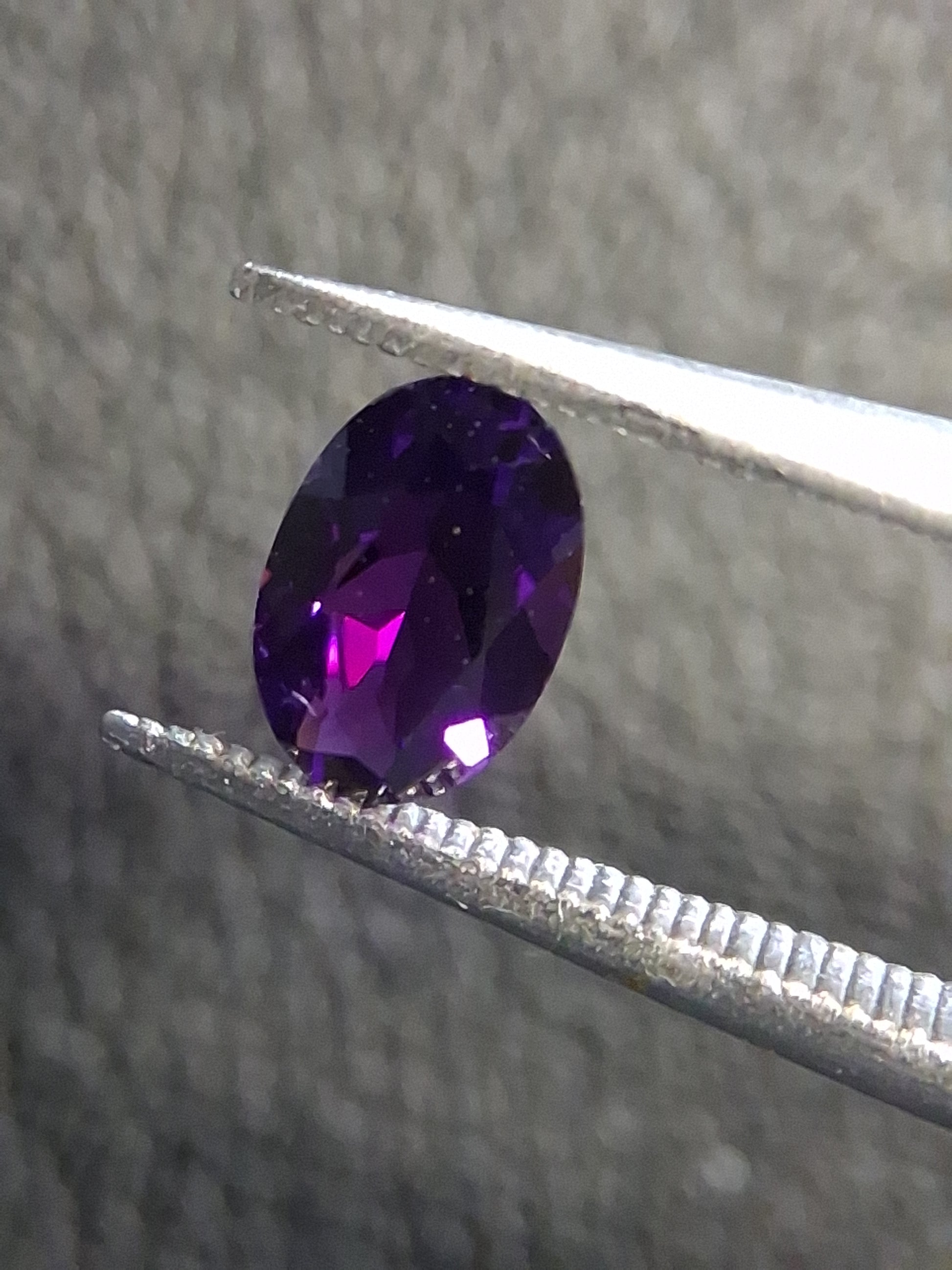 Deep Purple Amethyst Oval cut 0.381 ct – Natural Amethyst Gemstone Faceted - Natural Gems Belgium