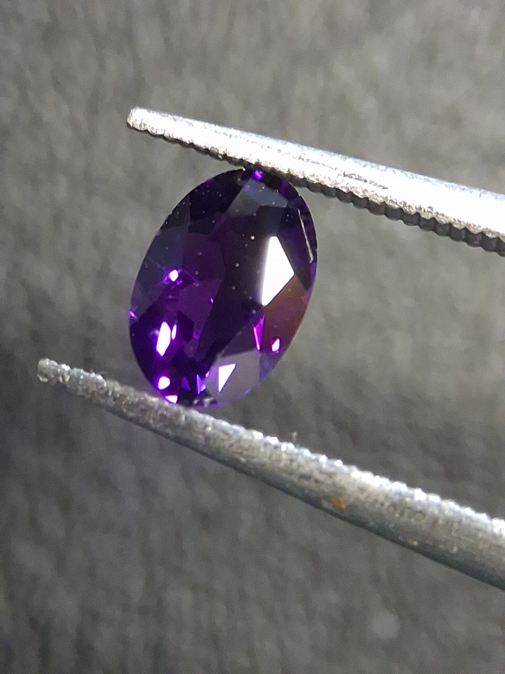 Deep Purple Amethyst Oval cut 0.381 ct – Natural Amethyst Gemstone Faceted - Natural Gems Belgium