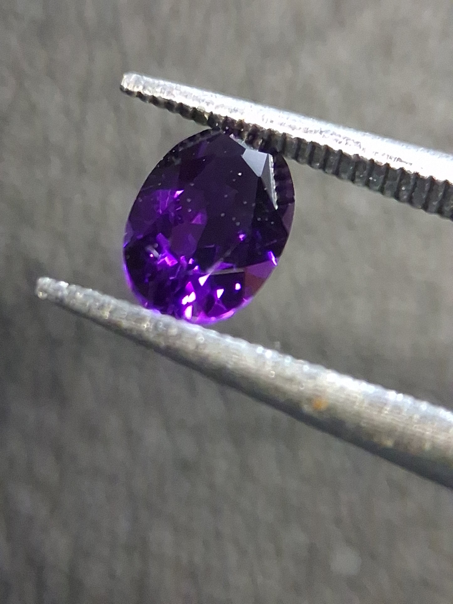 Deep Purple Amethyst Oval cut 0.381 ct – Natural Amethyst Gemstone Faceted - Natural Gems Belgium