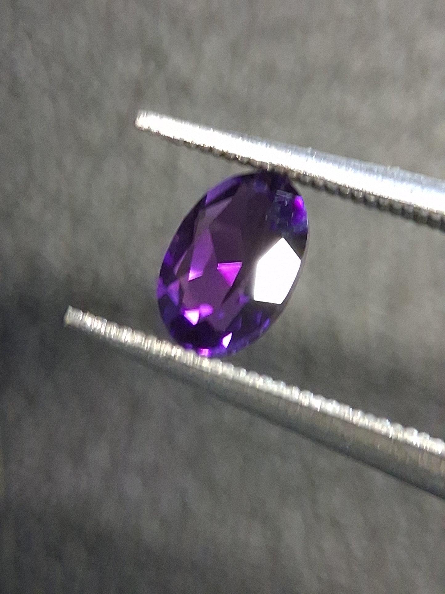Deep Purple Amethyst Oval cut 0.410 ct – Natural Amethyst Faceted Gemstone - Natural Gems Belgium