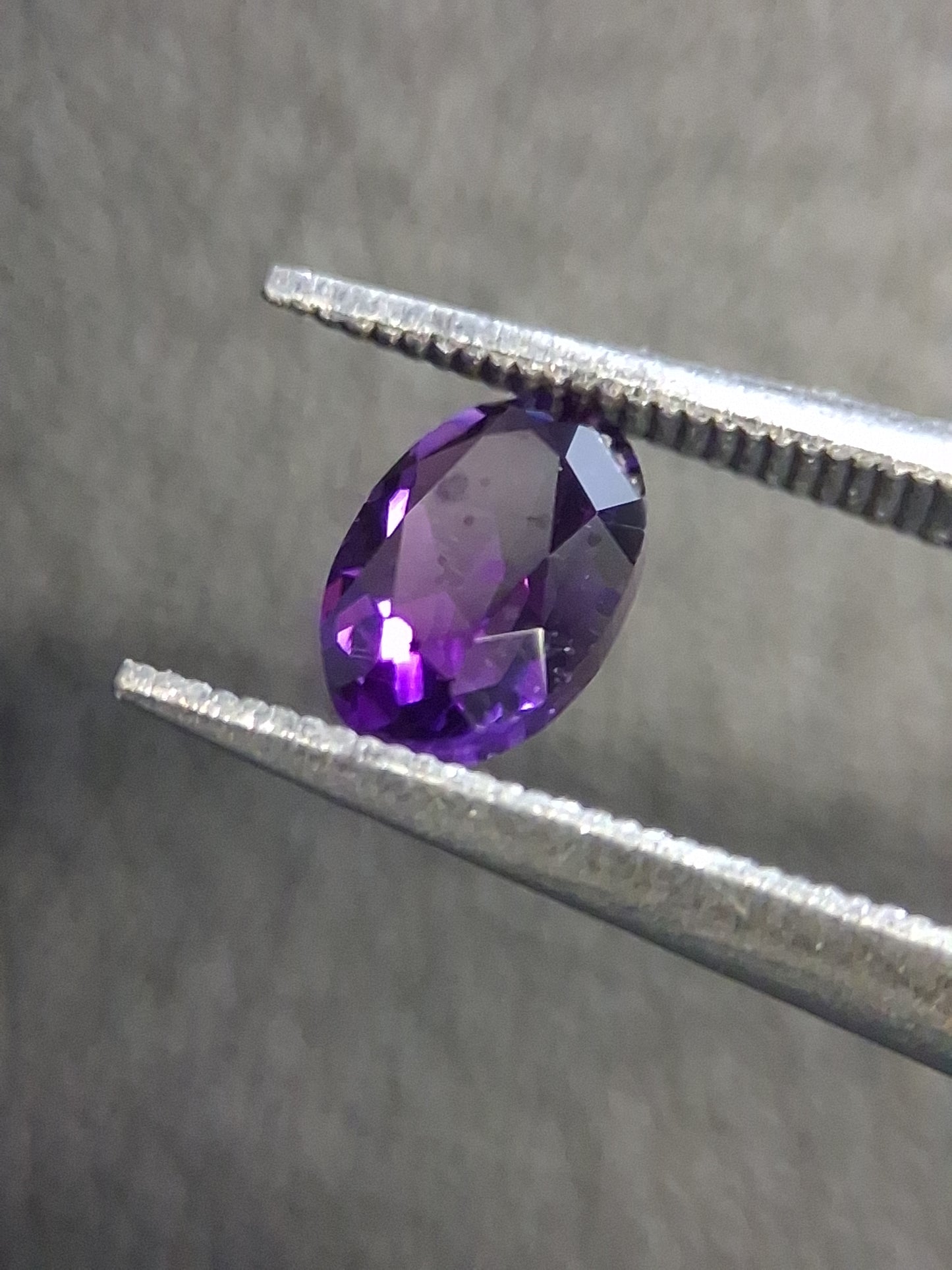 Deep Purple Amethyst Oval cut 0.410 ct – Natural Amethyst Faceted Gemstone - Natural Gems Belgium