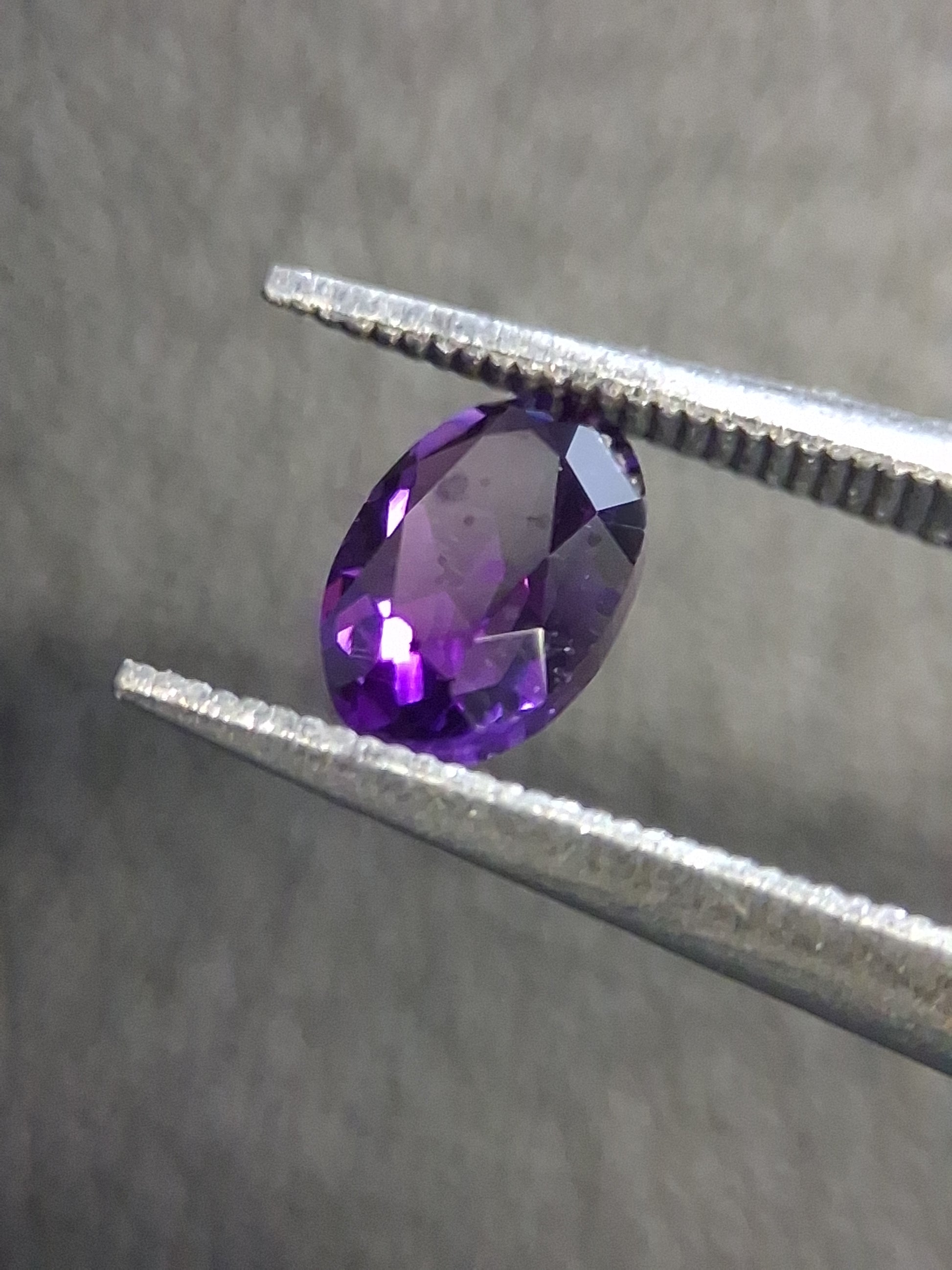Deep Purple Amethyst Oval cut 0.410 ct – Natural Amethyst Faceted Gemstone - Natural Gems Belgium