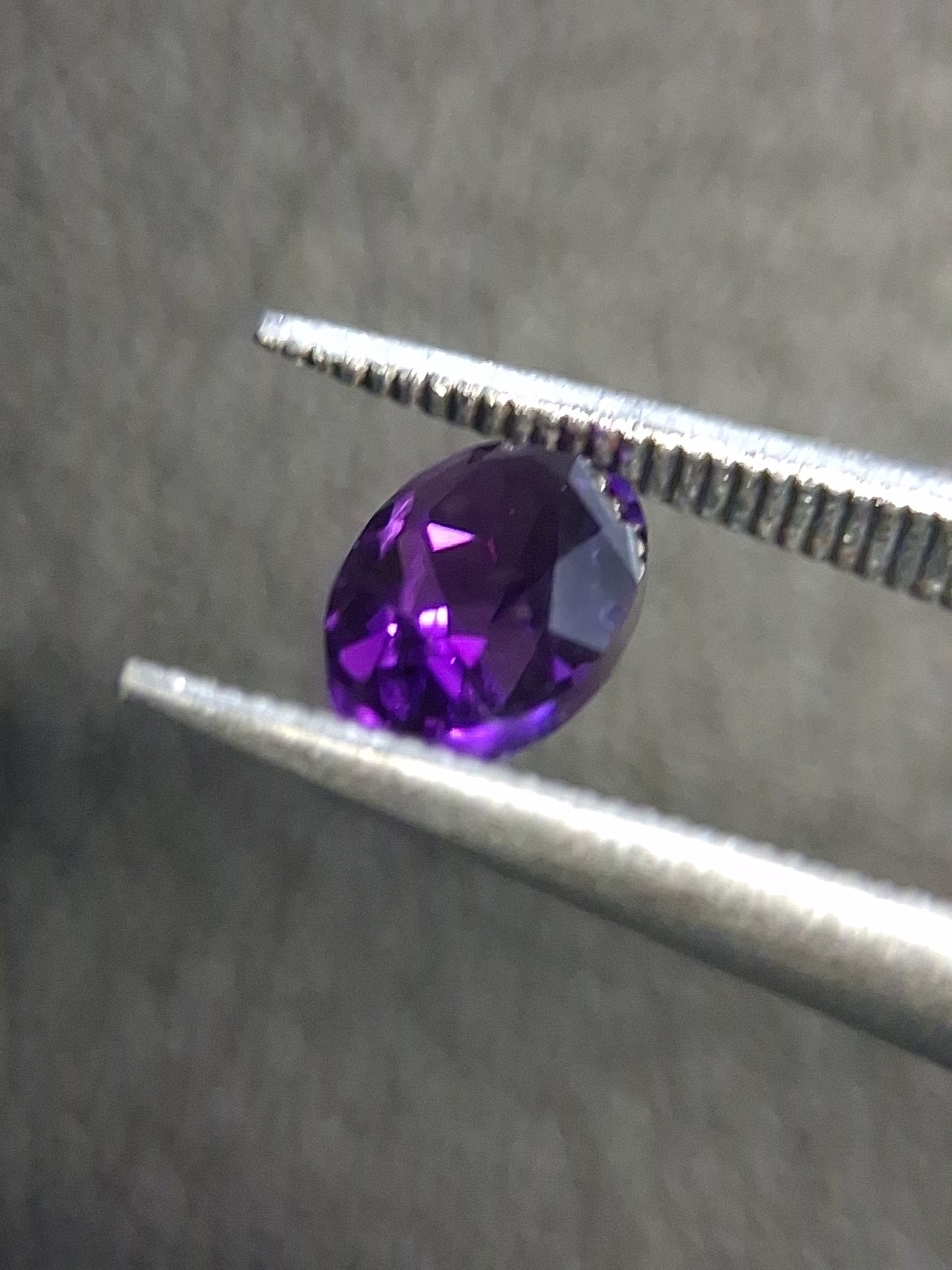 Deep Purple Amethyst Oval cut 0.410 ct – Natural Amethyst Faceted Gemstone - Natural Gems Belgium