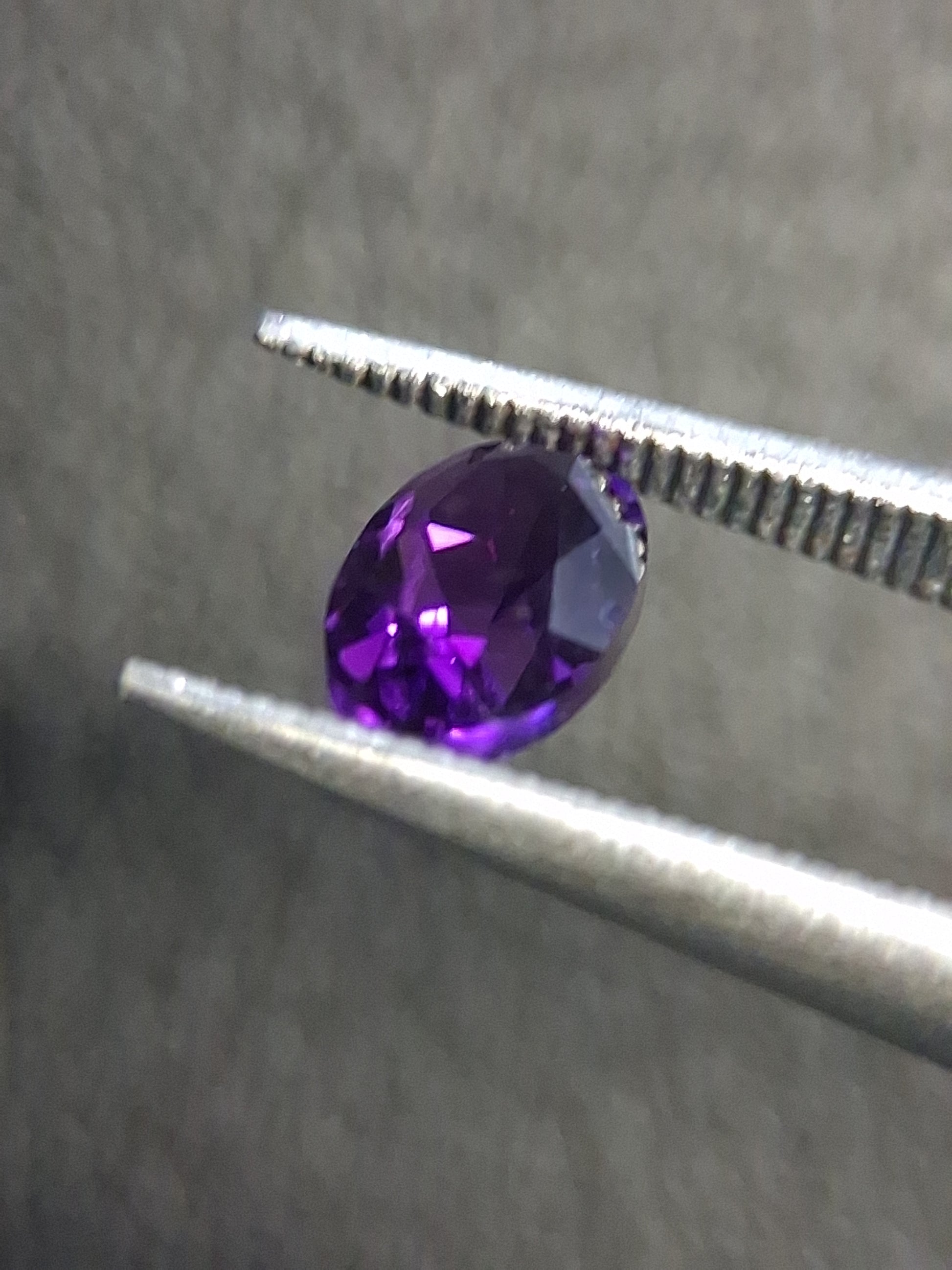 Deep Purple Amethyst Oval cut 0.410 ct – Natural Amethyst Faceted Gemstone - Natural Gems Belgium