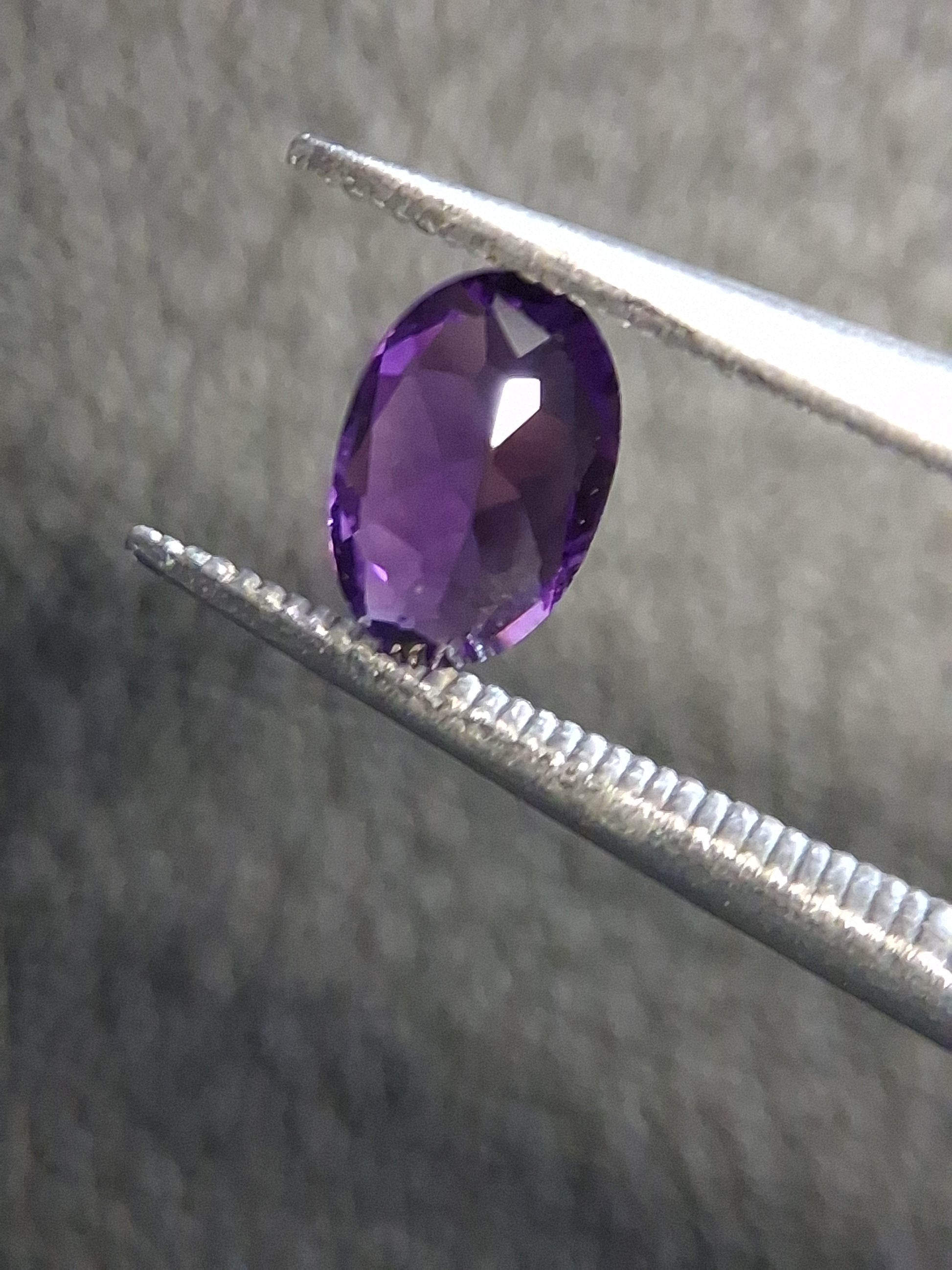 Deep Purple Amethyst Oval cut 0.410 ct – Natural Amethyst Faceted Gemstone - Natural Gems Belgium