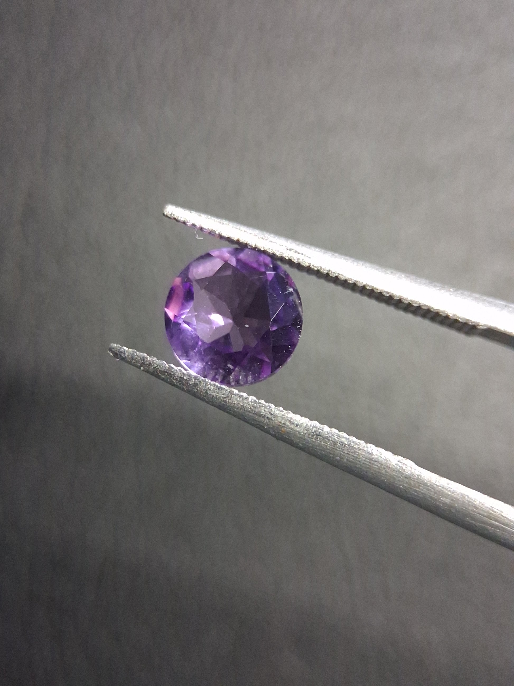 Purple Amethyst Round Cut 6mm 0.655 ct – Faceted Natural Amethyst Gemstone - Natural Gems Belgium