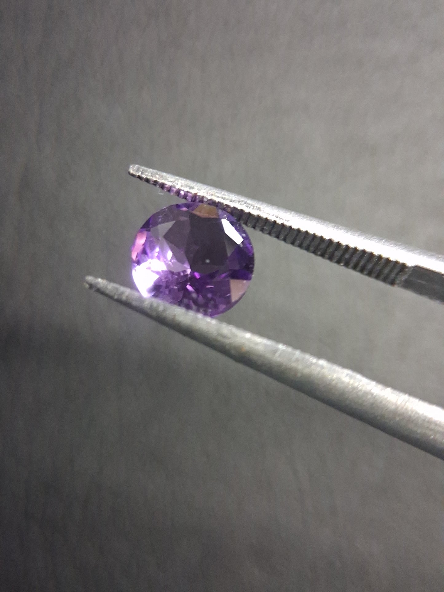 Purple Amethyst Round Cut 6mm 0.655 ct – Faceted Natural Amethyst Gemstone - Natural Gems Belgium