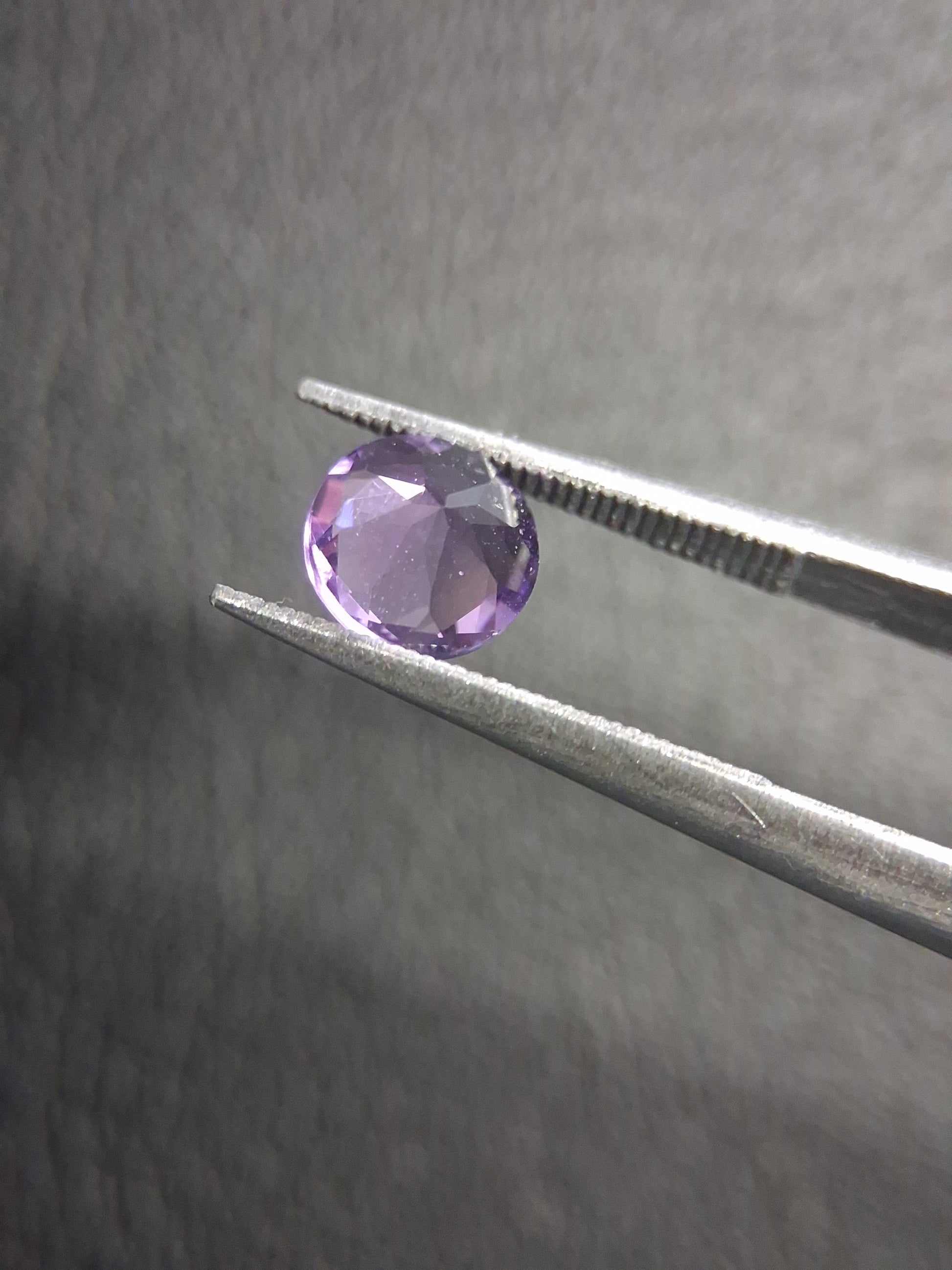 Purple Amethyst Round Cut 6mm 0.655 ct – Faceted Natural Amethyst Gemstone - Natural Gems Belgium