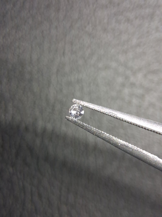 Natural White Sapphire - 0.038 ct -2 mm Round cut - heated - Africa - Natural Gems Belgium