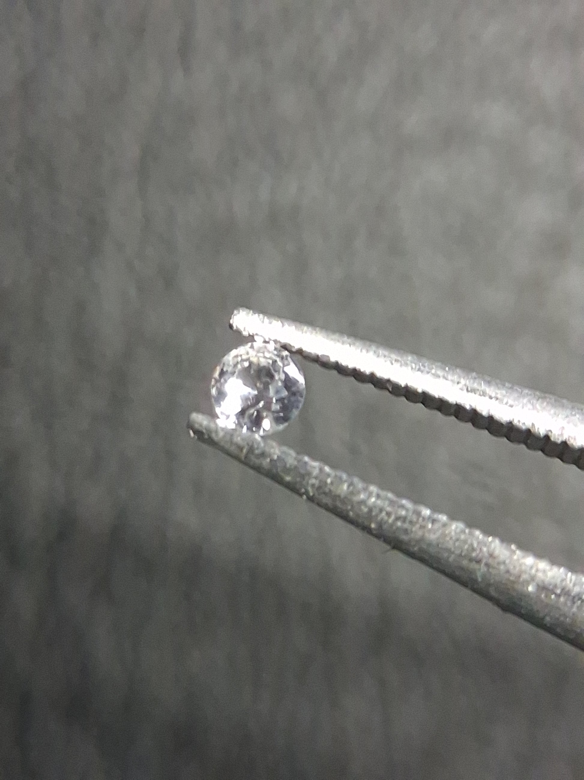 Natural White Sapphire - 0.038 ct -2 mm Round cut - heated - Africa - Natural Gems Belgium