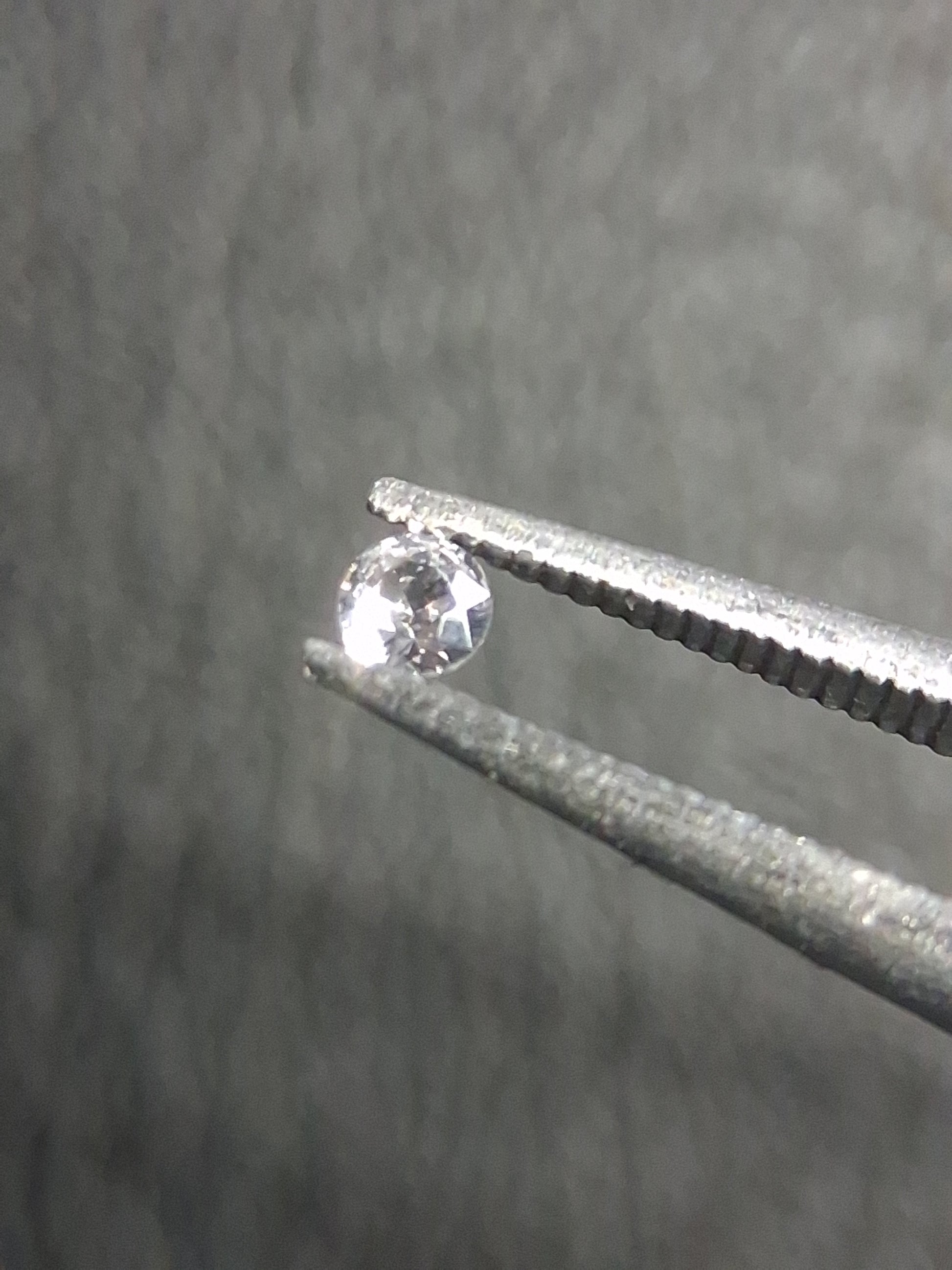 Natural White Sapphire - 0.038 ct -2 mm Round cut - heated - Africa - Natural Gems Belgium