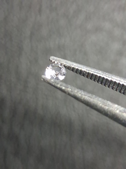 Natural White Sapphire - 0.038 ct -2 mm Round cut - heated - Africa - Natural Gems Belgium