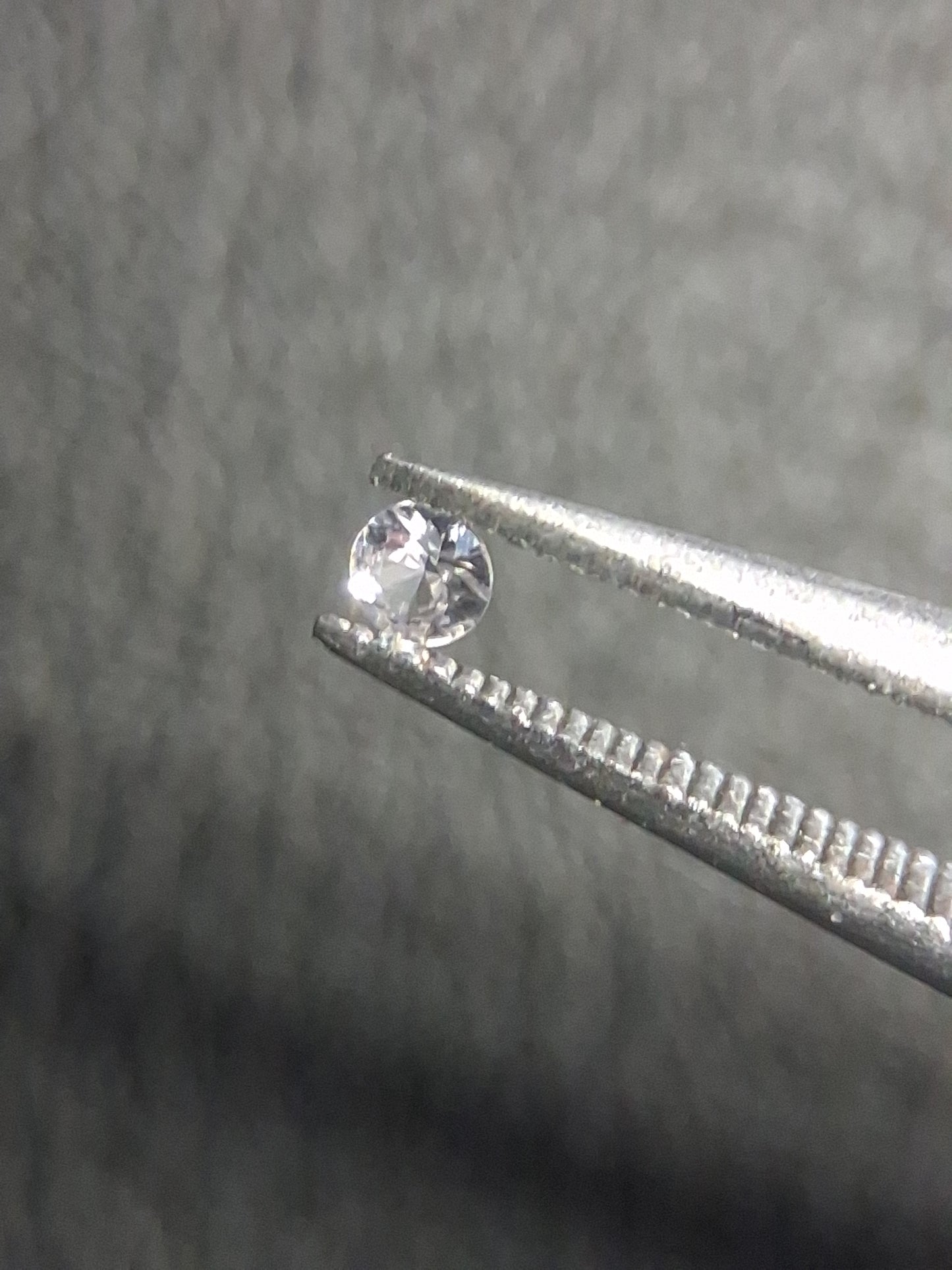 Natural White Sapphire - 0.038 ct -2 mm Round cut - heated - Africa - Natural Gems Belgium