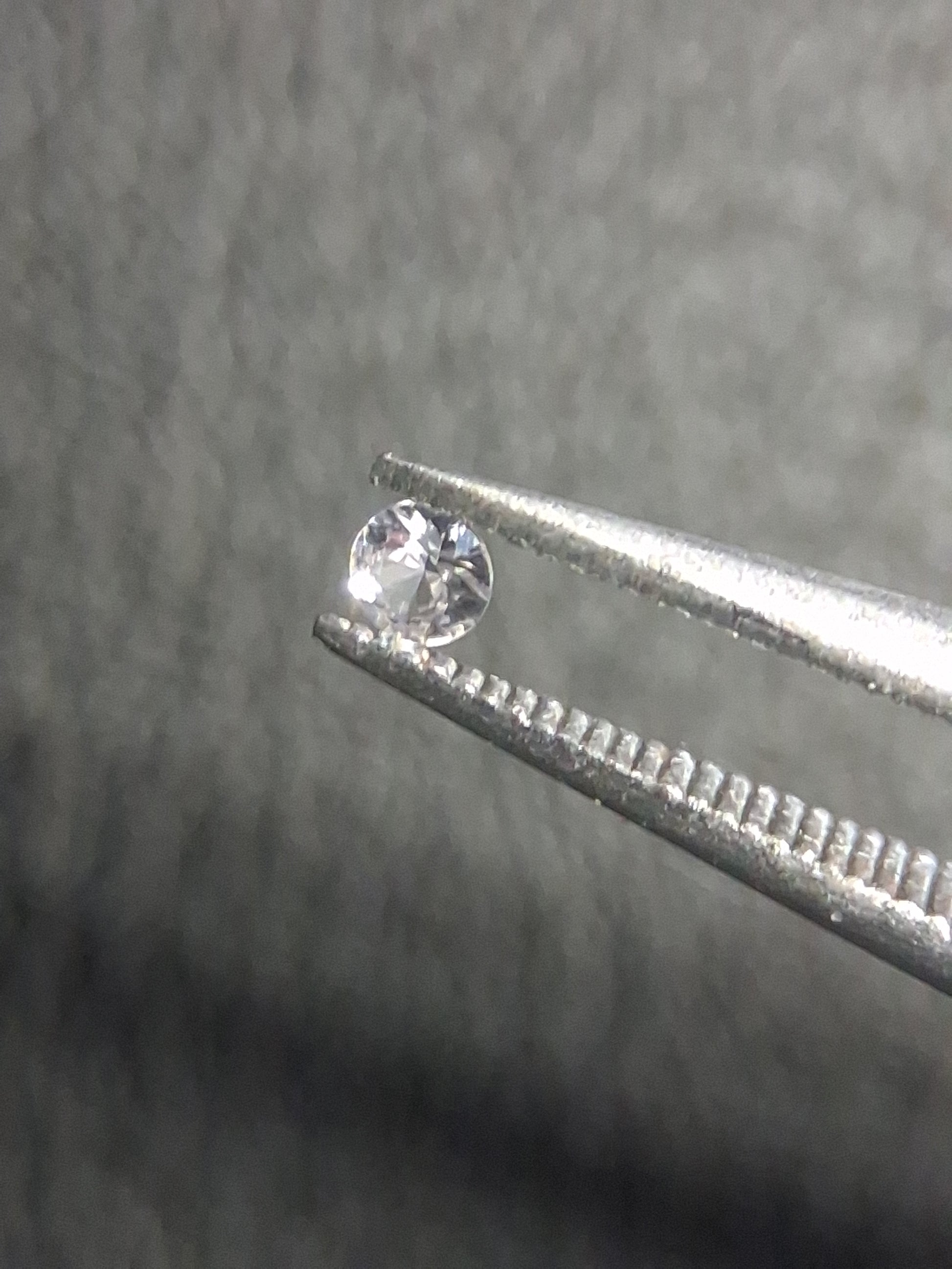 Natural White Sapphire - 0.038 ct -2 mm Round cut - heated - Africa - Natural Gems Belgium