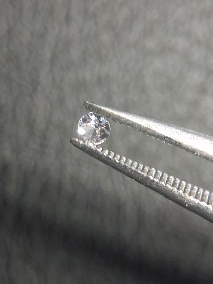 Natural White Sapphire - 0.038 ct -2 mm Round cut - heated - Africa - Natural Gems Belgium