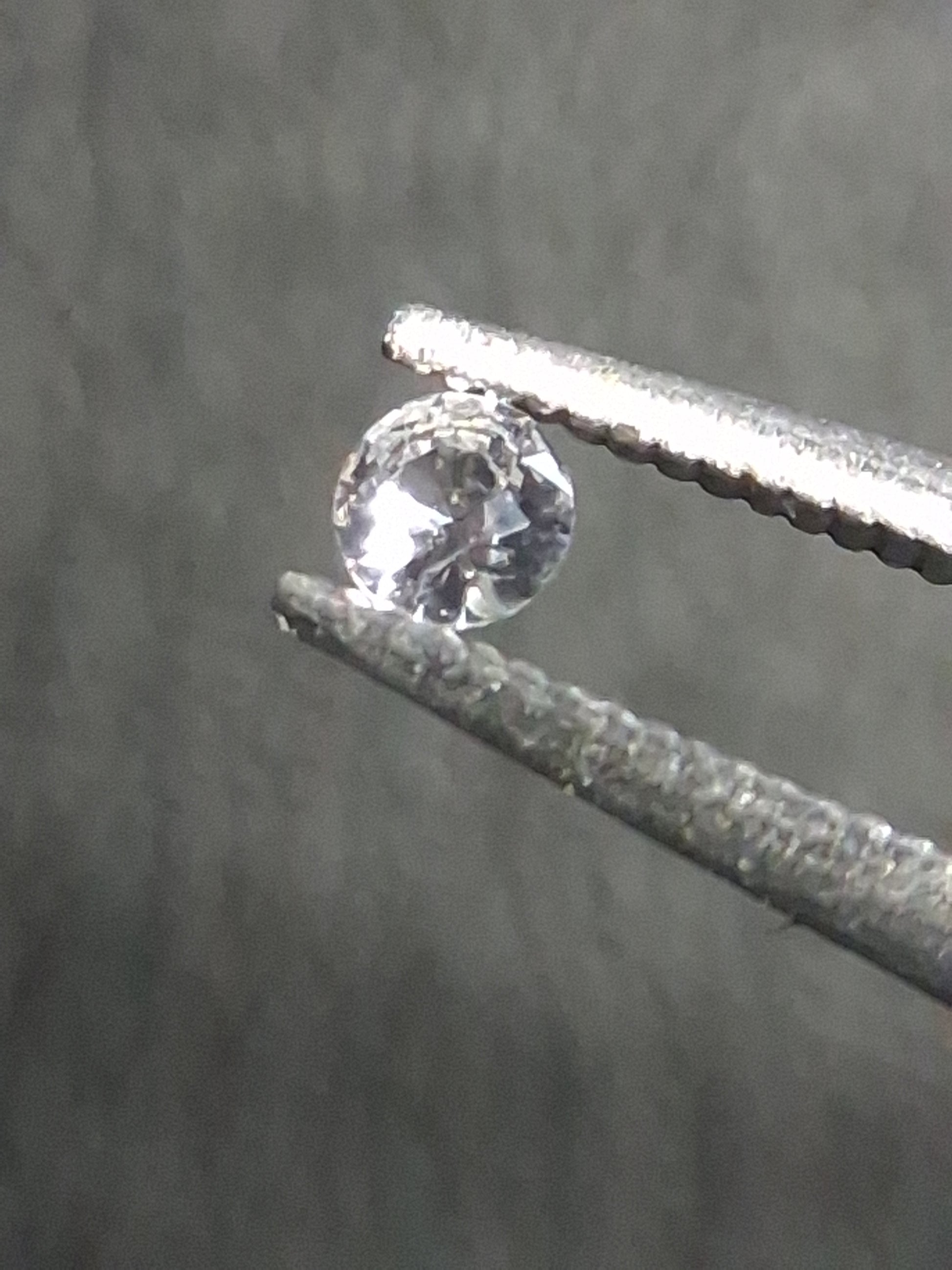 Natural White Sapphire - 0.038 ct -2 mm Round cut - heated - Africa - Natural Gems Belgium