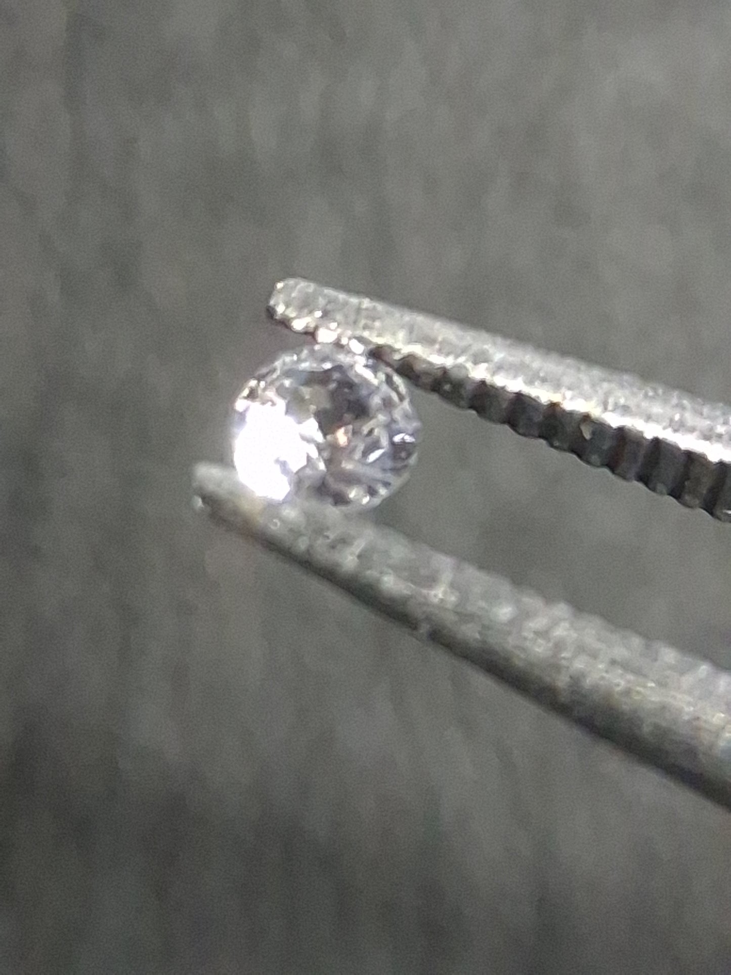Natural White Sapphire - 0.038 ct -2 mm Round cut - heated - Africa - Natural Gems Belgium