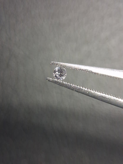 Natural White Sapphire - 0.048 ct -2 mm Round cut - heated - Africa - Natural Gems Belgium
