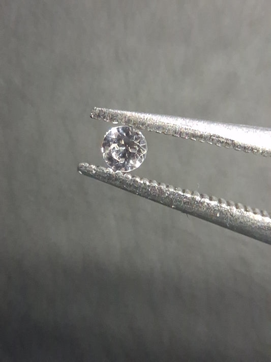 Natural White Sapphire - 0.048 ct -2 mm Round cut - heated - Africa - Natural Gems Belgium