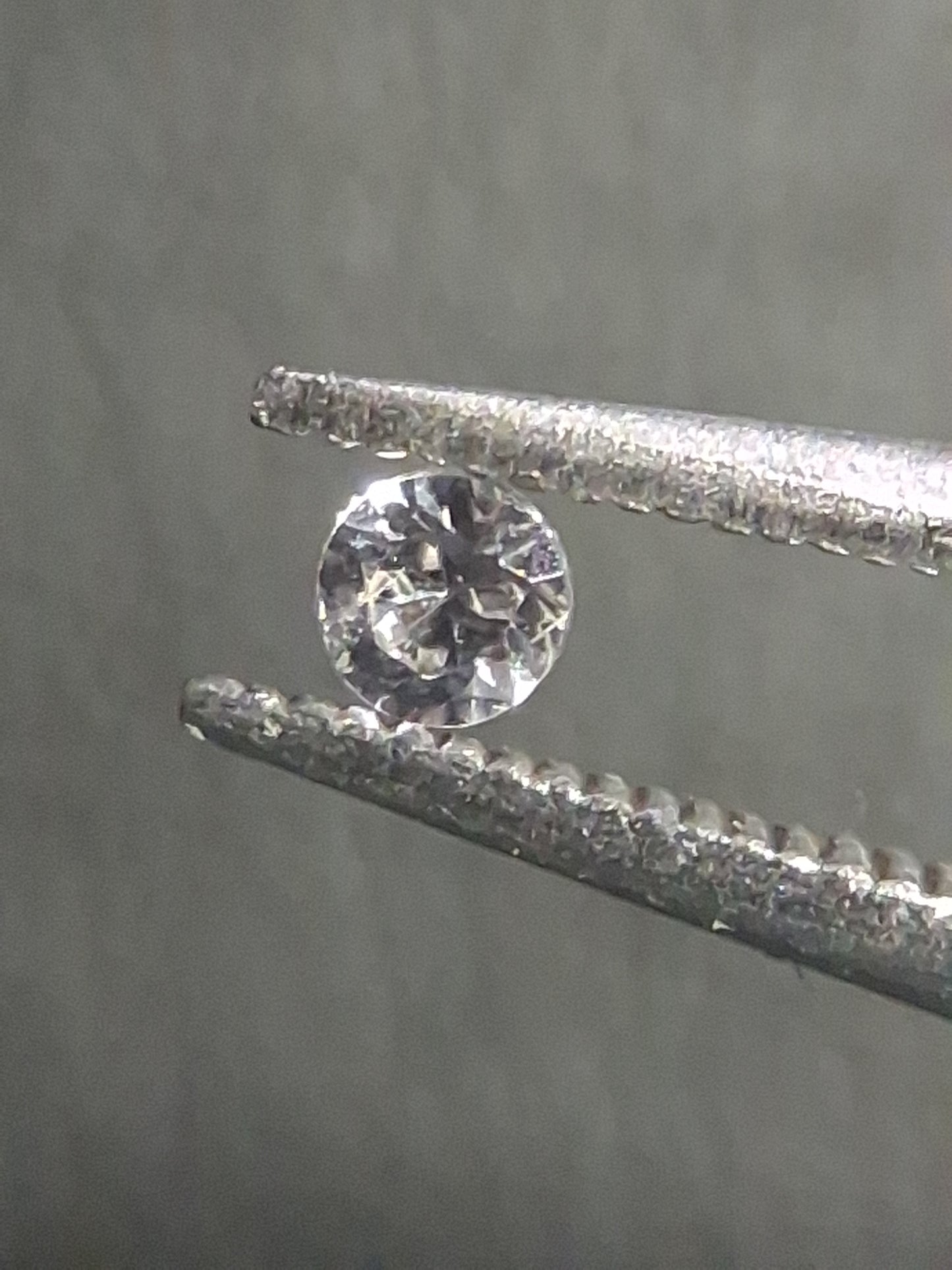 Natural White Sapphire - 0.048 ct -2 mm Round cut - heated - Africa - Natural Gems Belgium