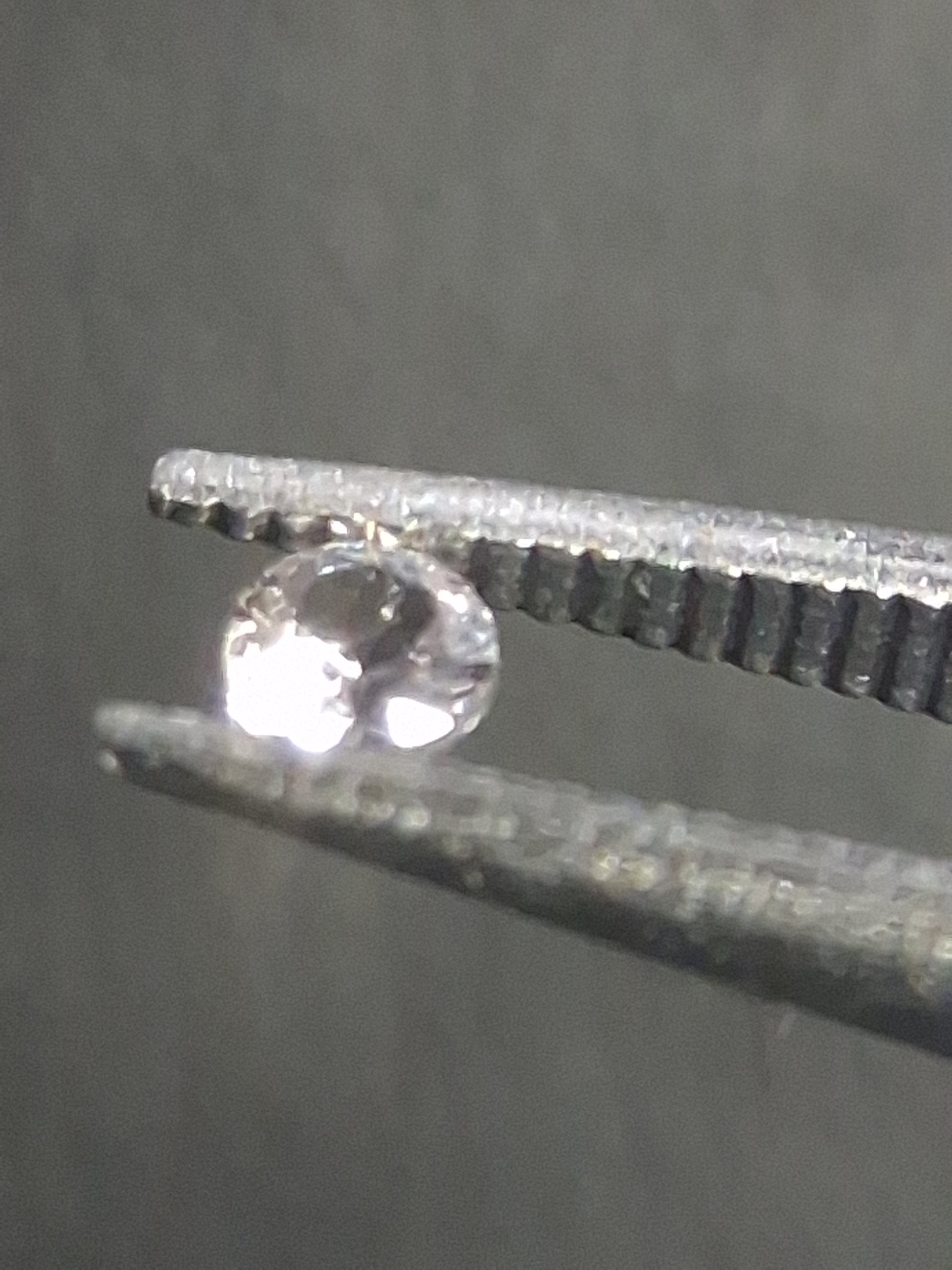 Natural White Sapphire - 0.048 ct -2 mm Round cut - heated - Africa - Natural Gems Belgium