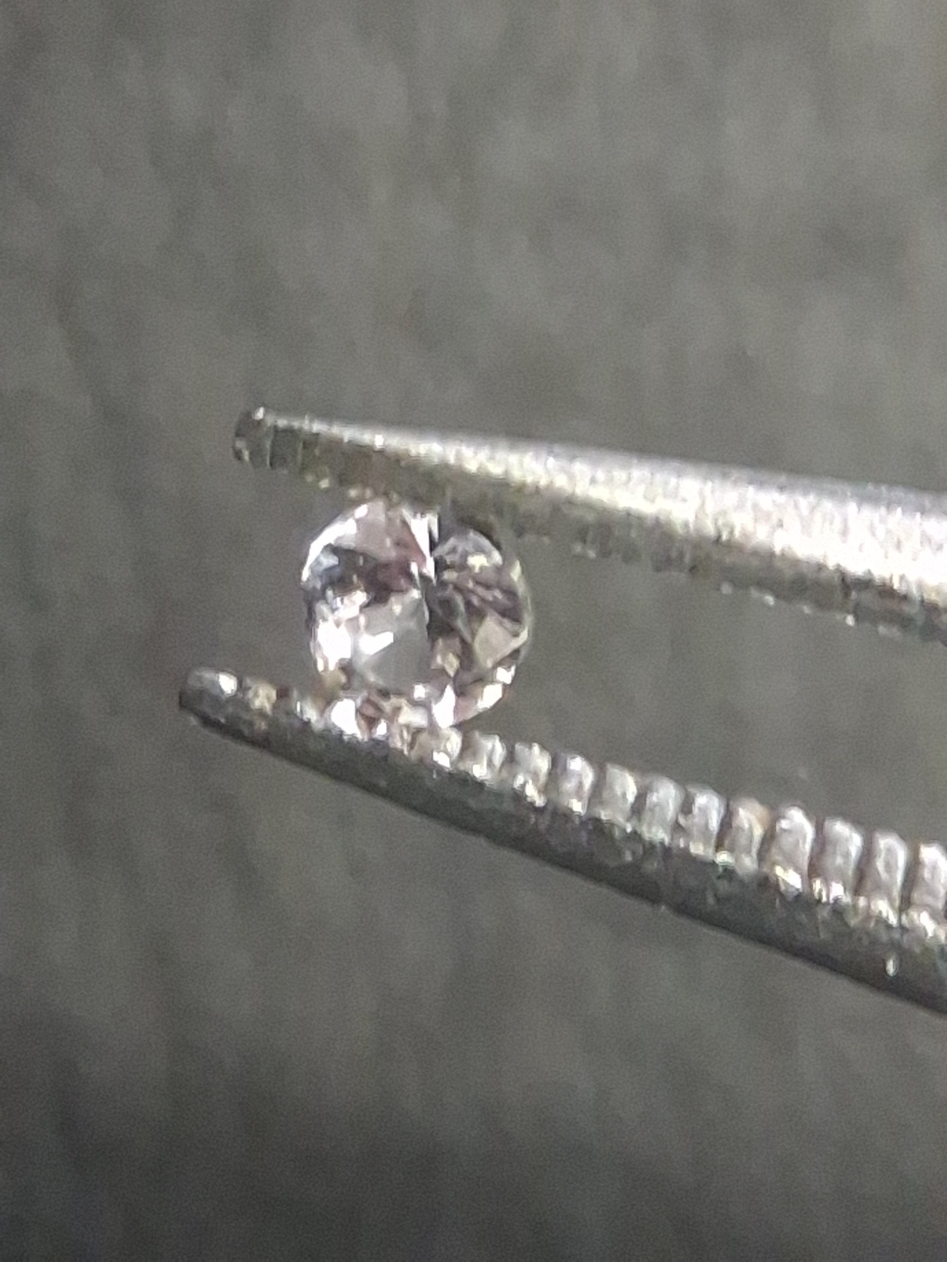 Natural White Sapphire - 0.048 ct -2 mm Round cut - heated - Africa - Natural Gems Belgium